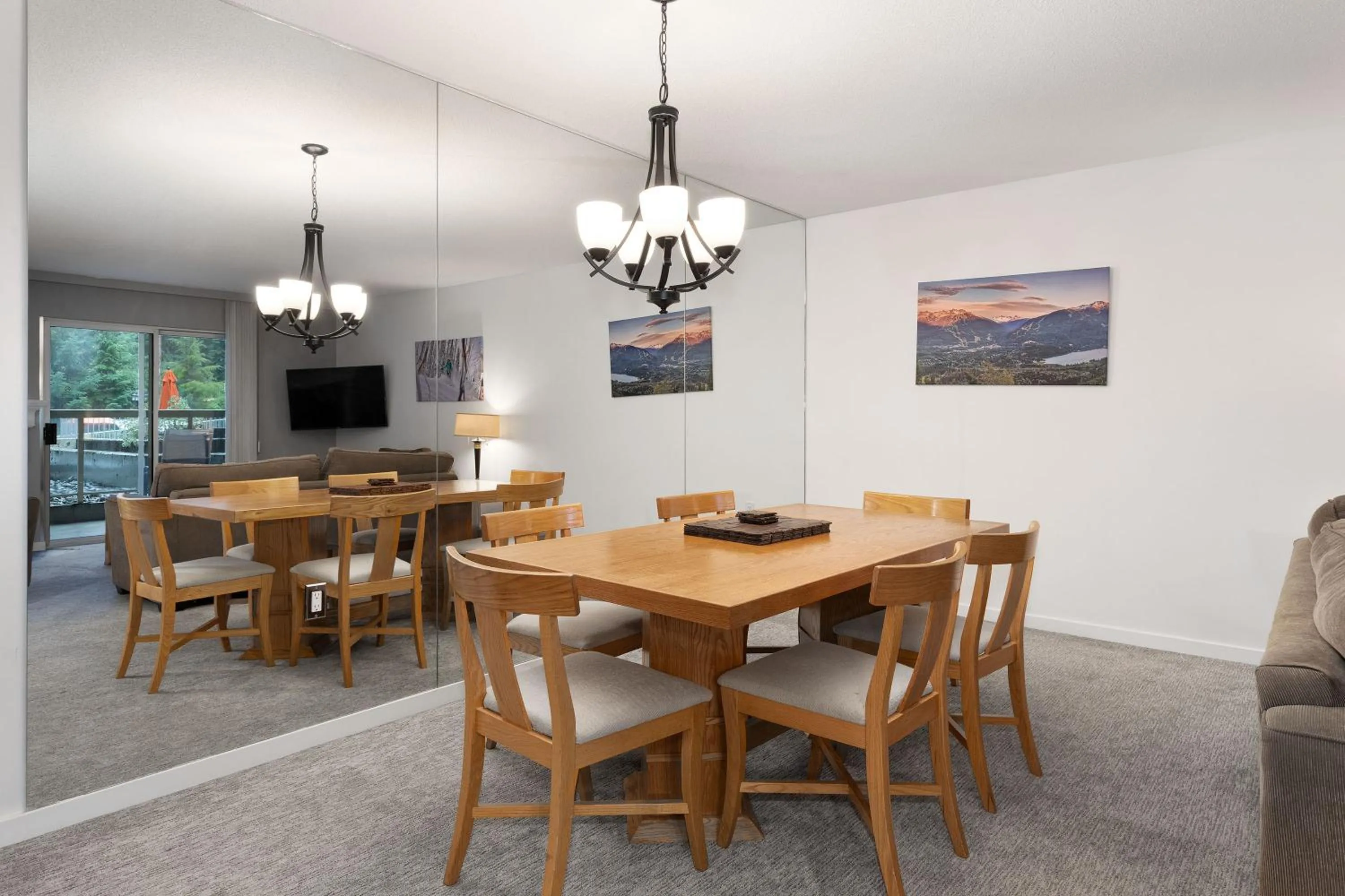 Dining area in The Woodrun Lodge by Whiski Jack