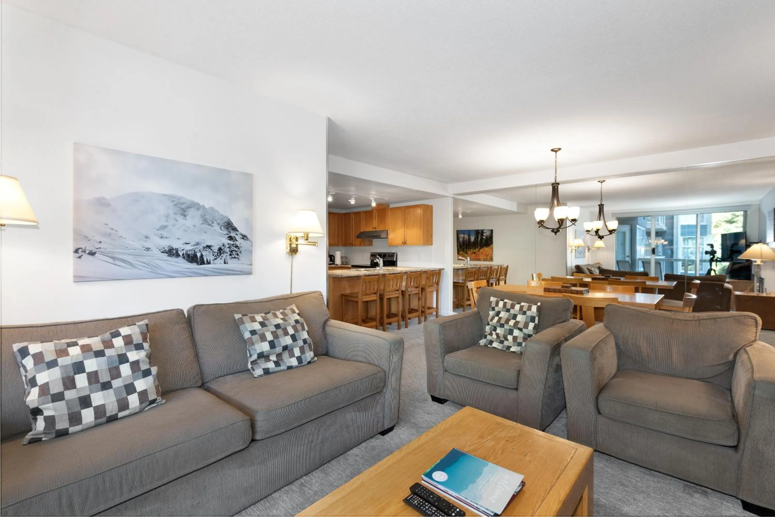 Living room in The Woodrun Lodge by Whiski Jack