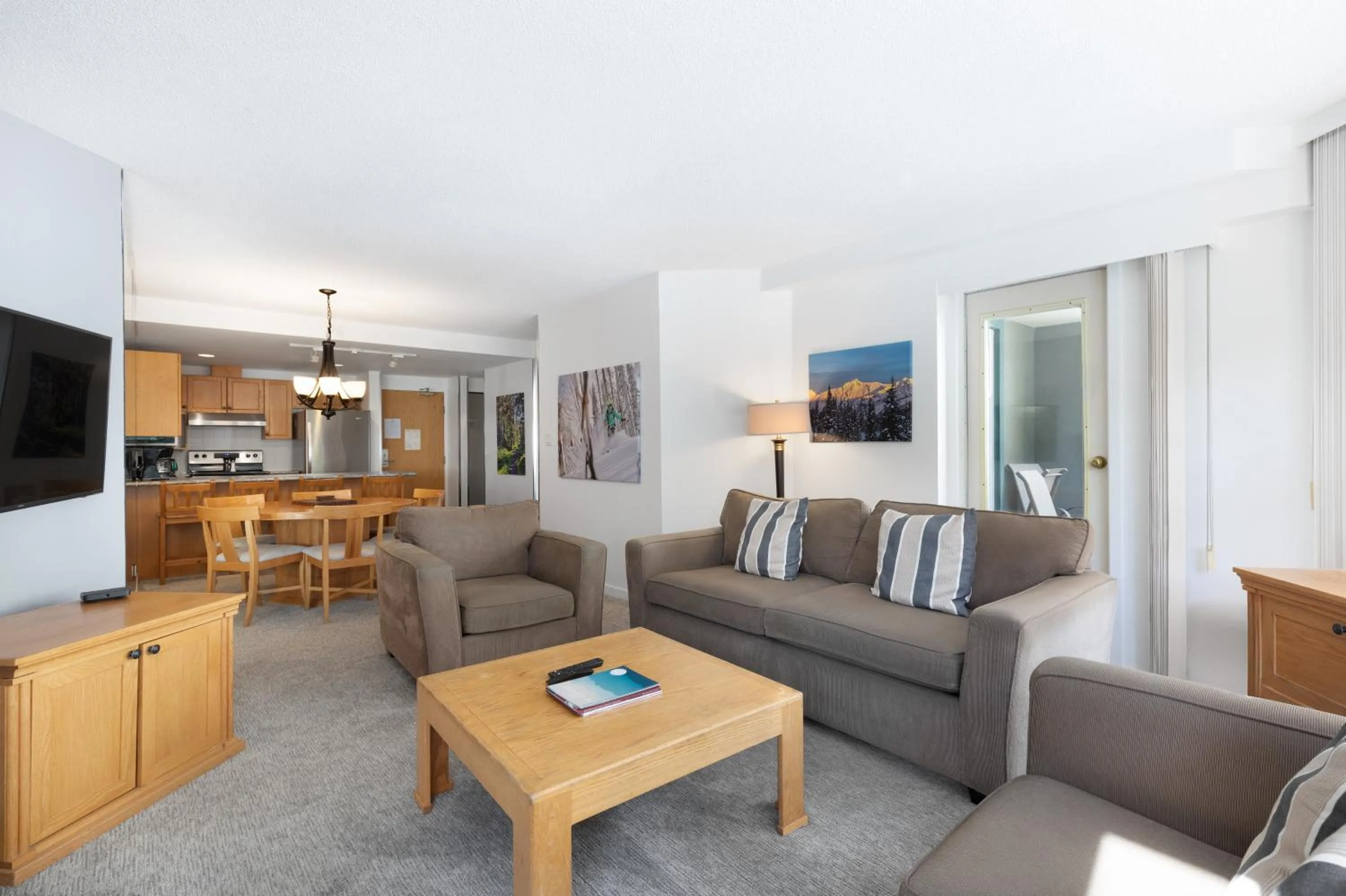 Living room in The Woodrun Lodge by Whiski Jack