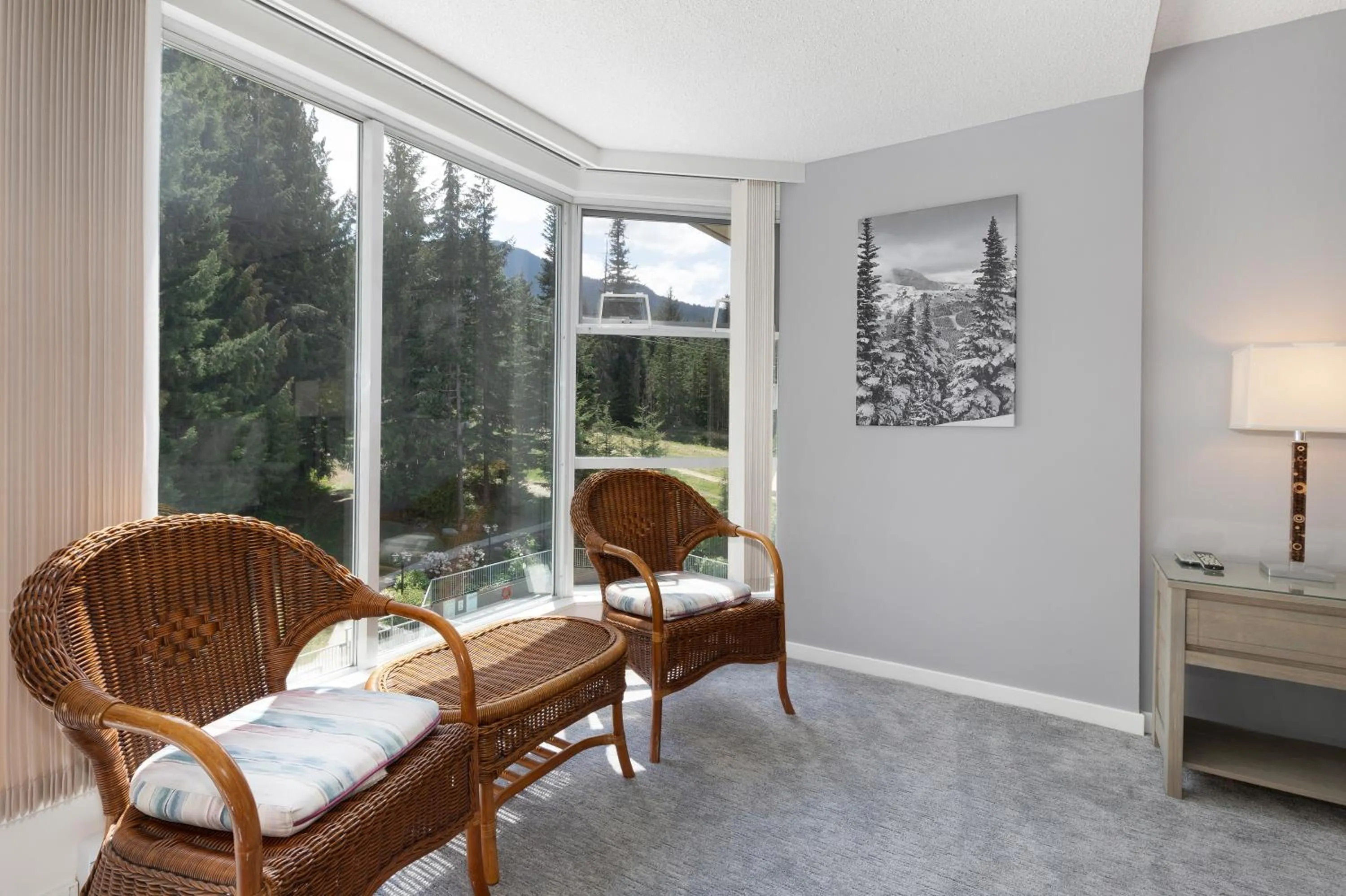 Seating area in The Woodrun Lodge by Whiski Jack