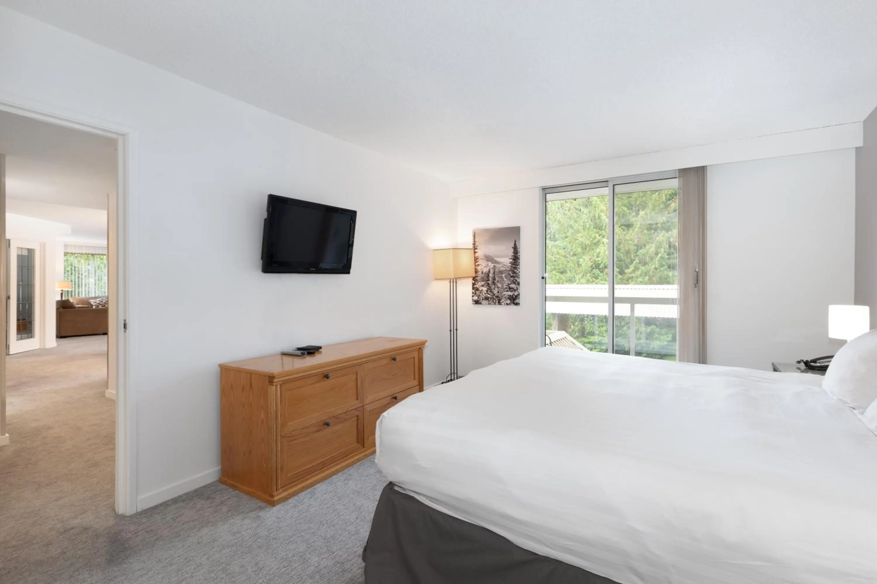 Bedroom, Bed in The Woodrun Lodge by Whiski Jack