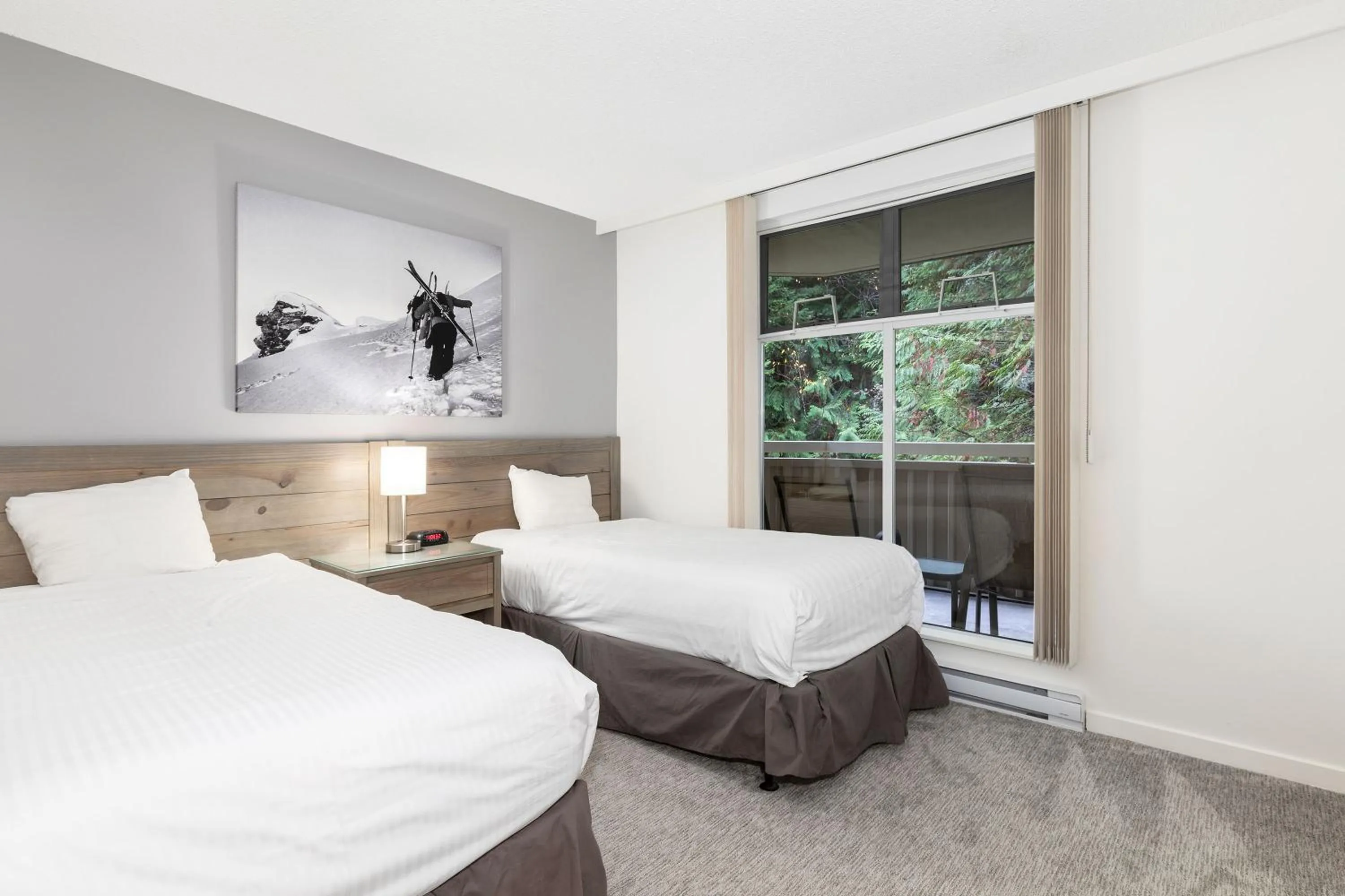 Bedroom, Bed in The Woodrun Lodge by Whiski Jack