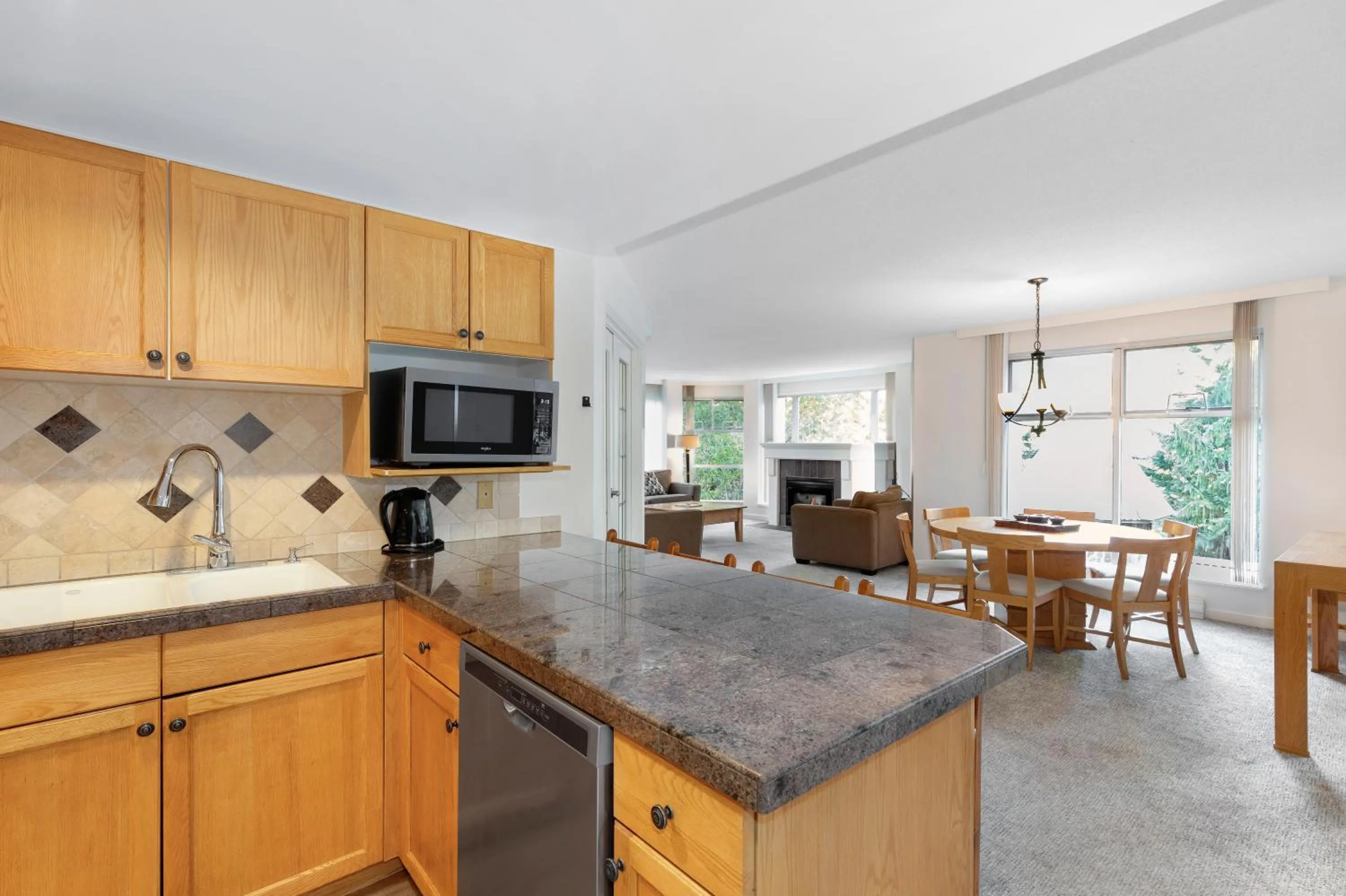 Kitchen or kitchenette in The Woodrun Lodge by Whiski Jack