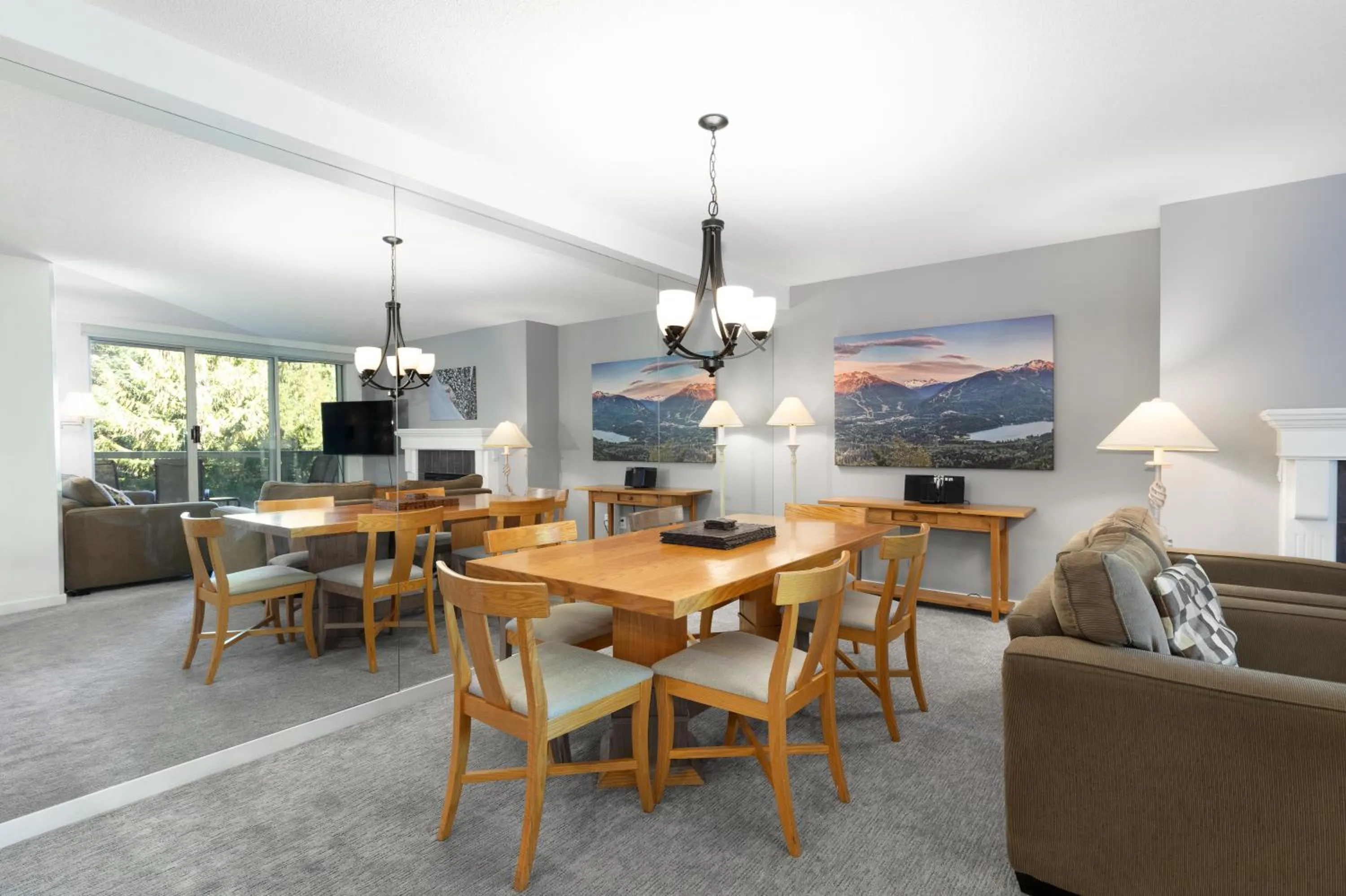 Dining area in The Woodrun Lodge by Whiski Jack