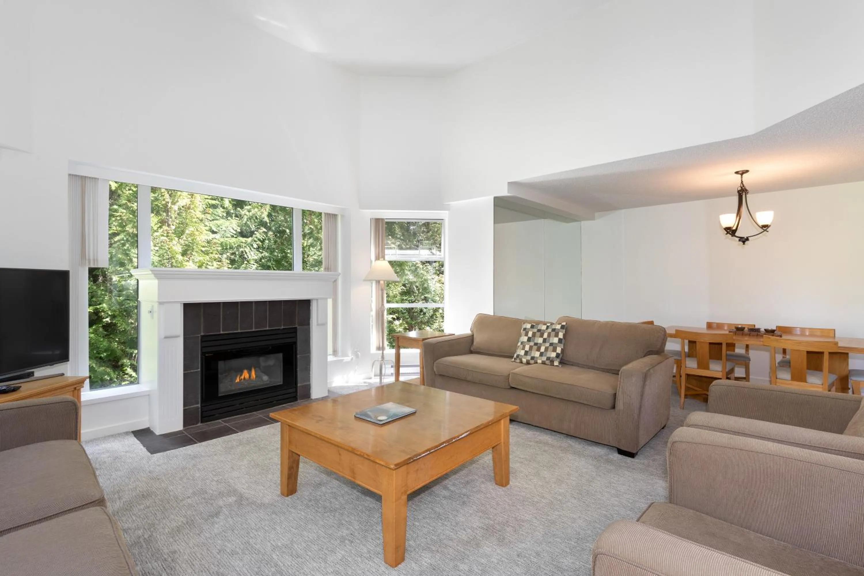 Living room in The Woodrun Lodge by Whiski Jack
