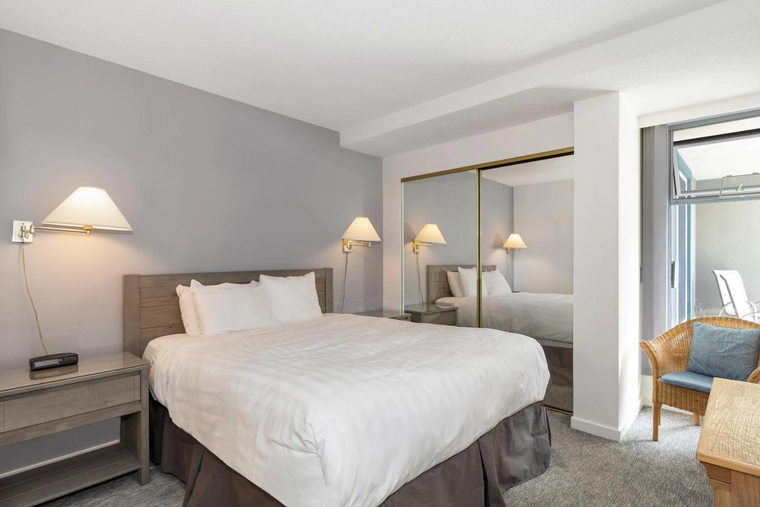 Bedroom, Bed in The Woodrun Lodge by Whiski Jack