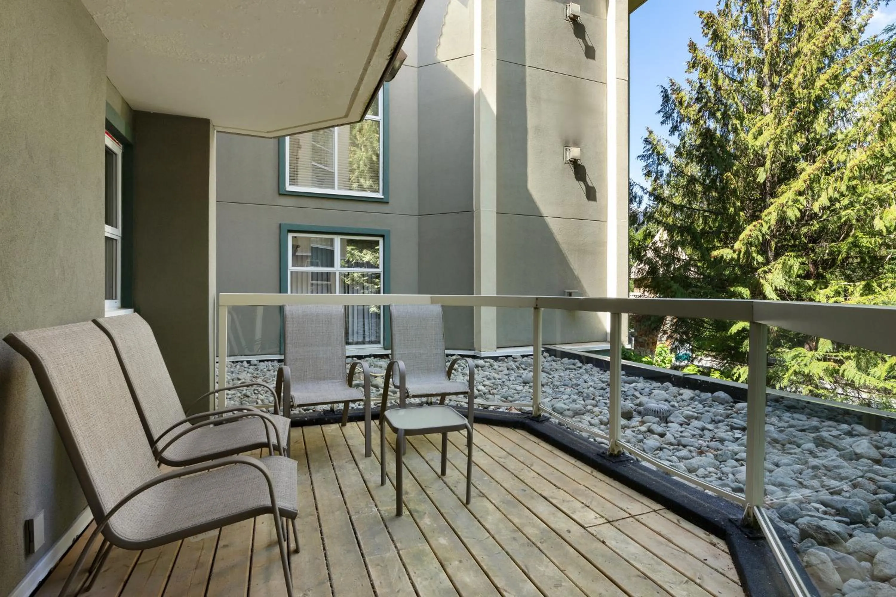 Patio in The Woodrun Lodge by Whiski Jack