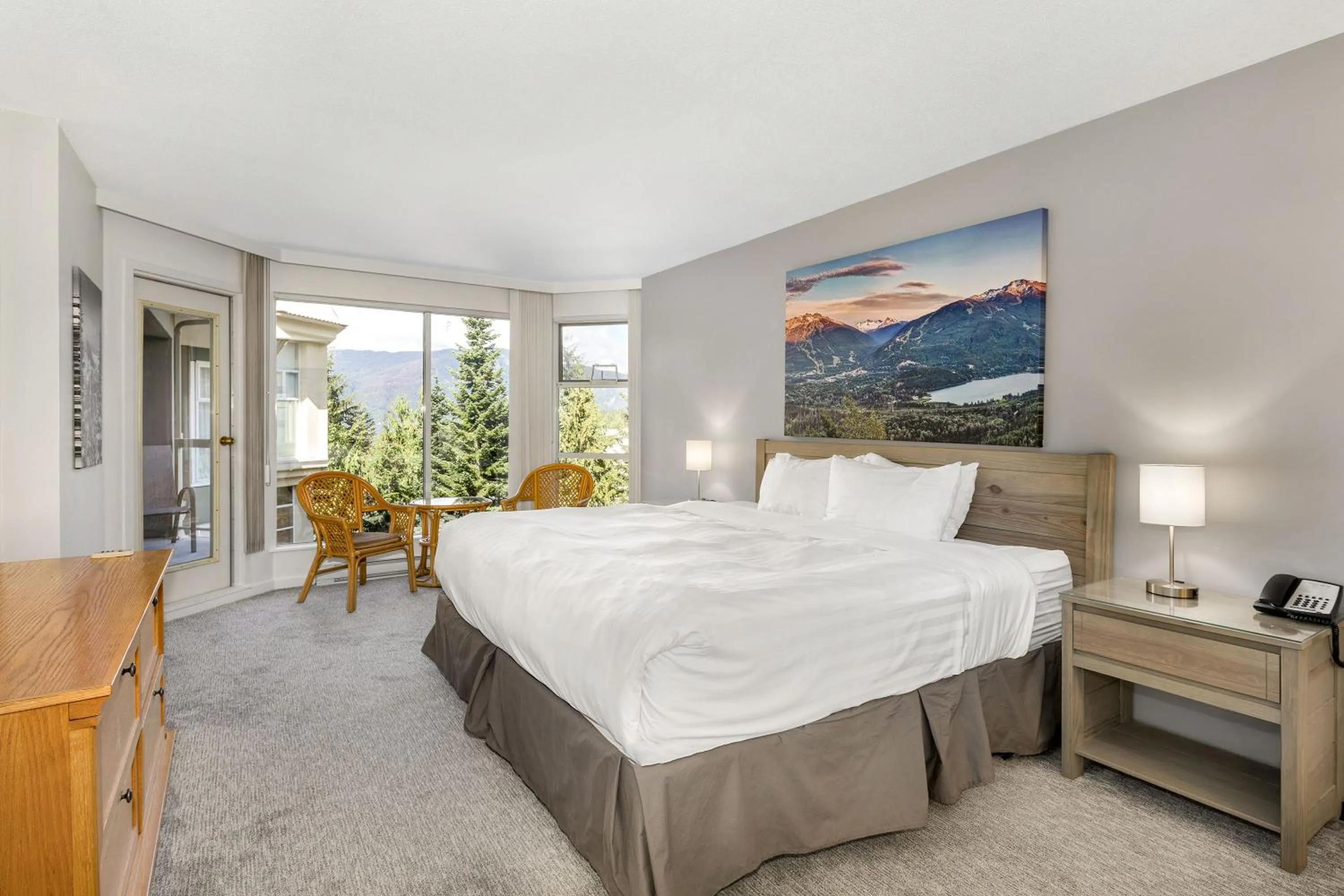 Bedroom, Bed in The Woodrun Lodge by Whiski Jack