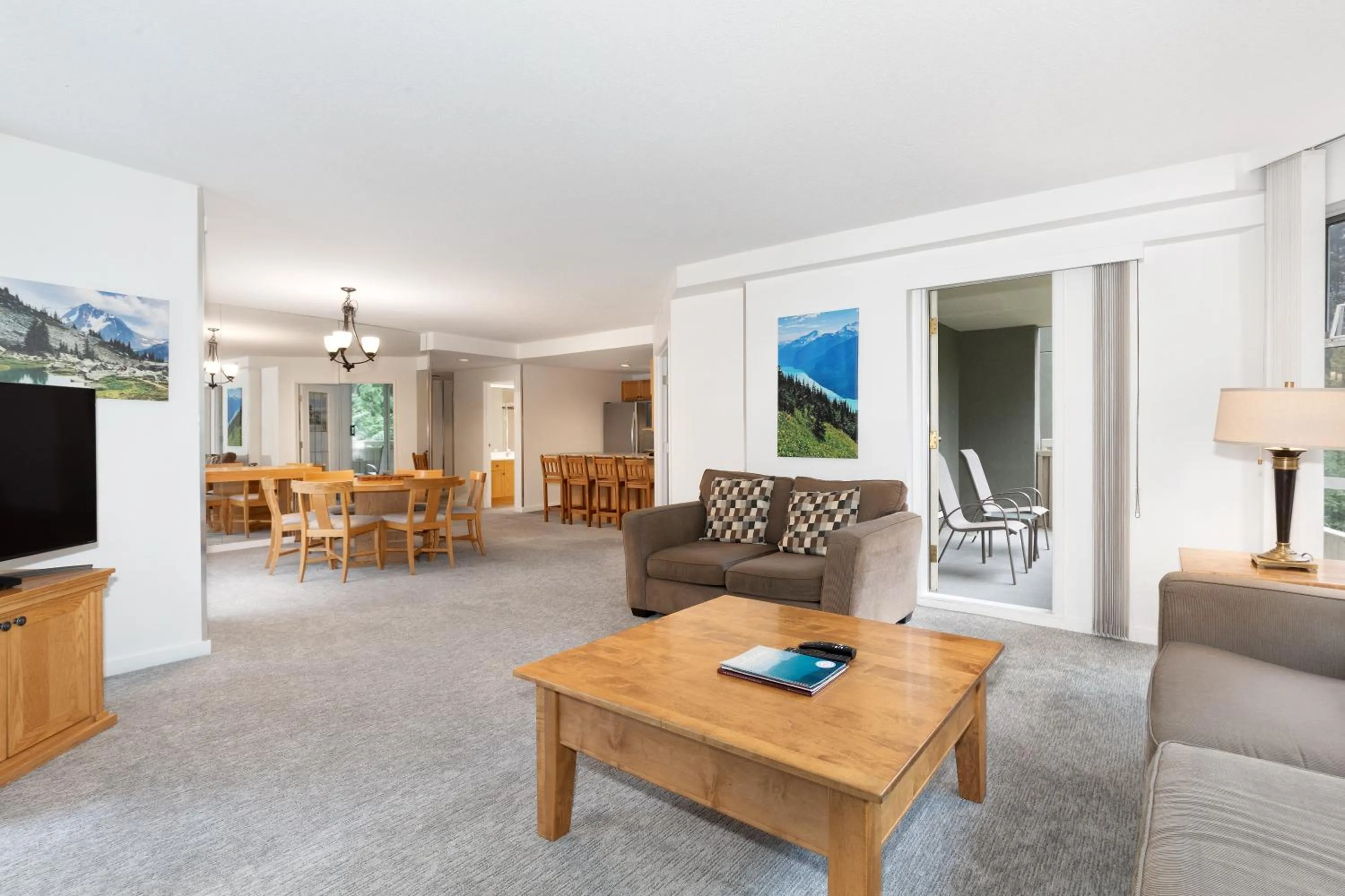 Living room in The Woodrun Lodge by Whiski Jack