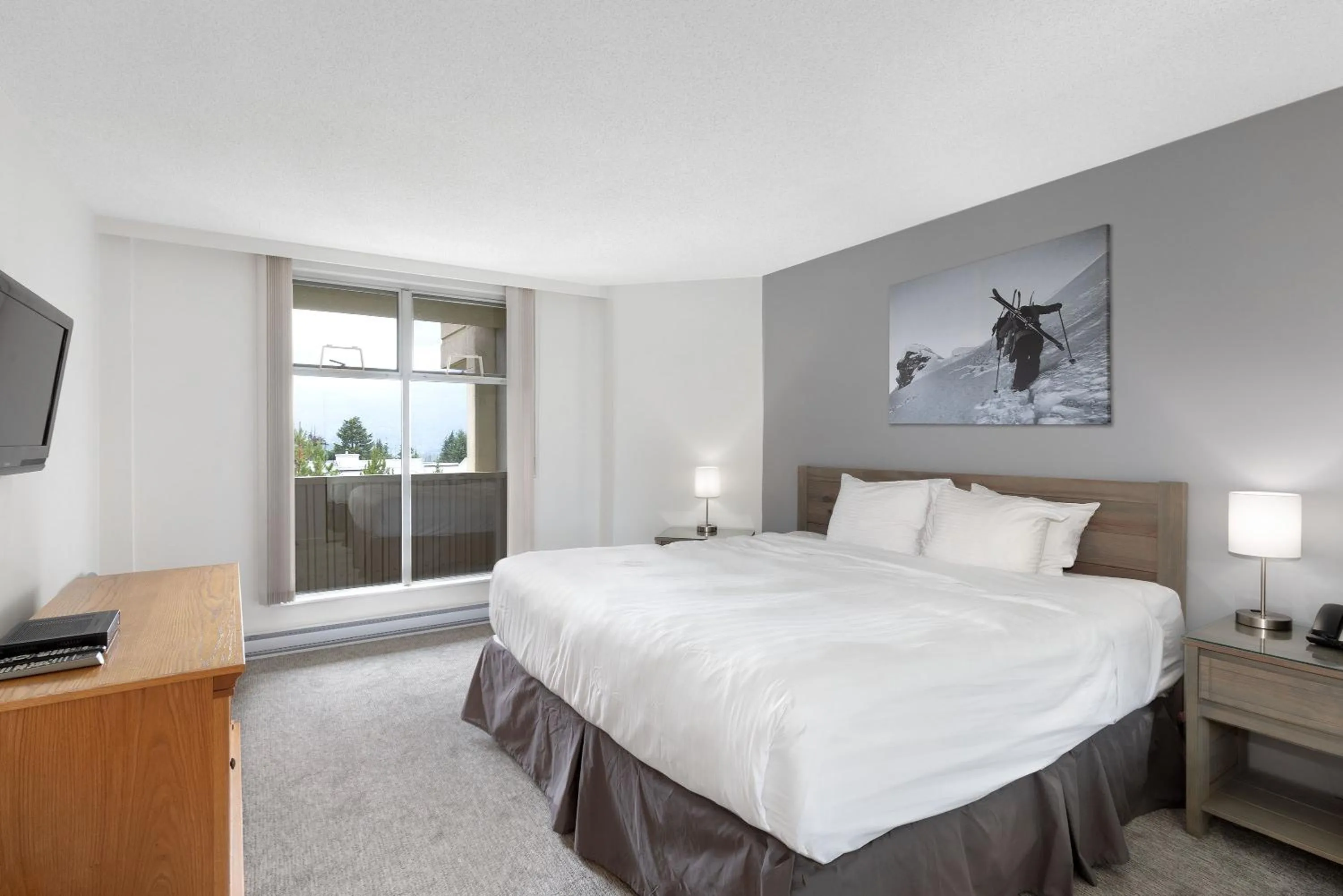 Bedroom, Bed in The Woodrun Lodge by Whiski Jack