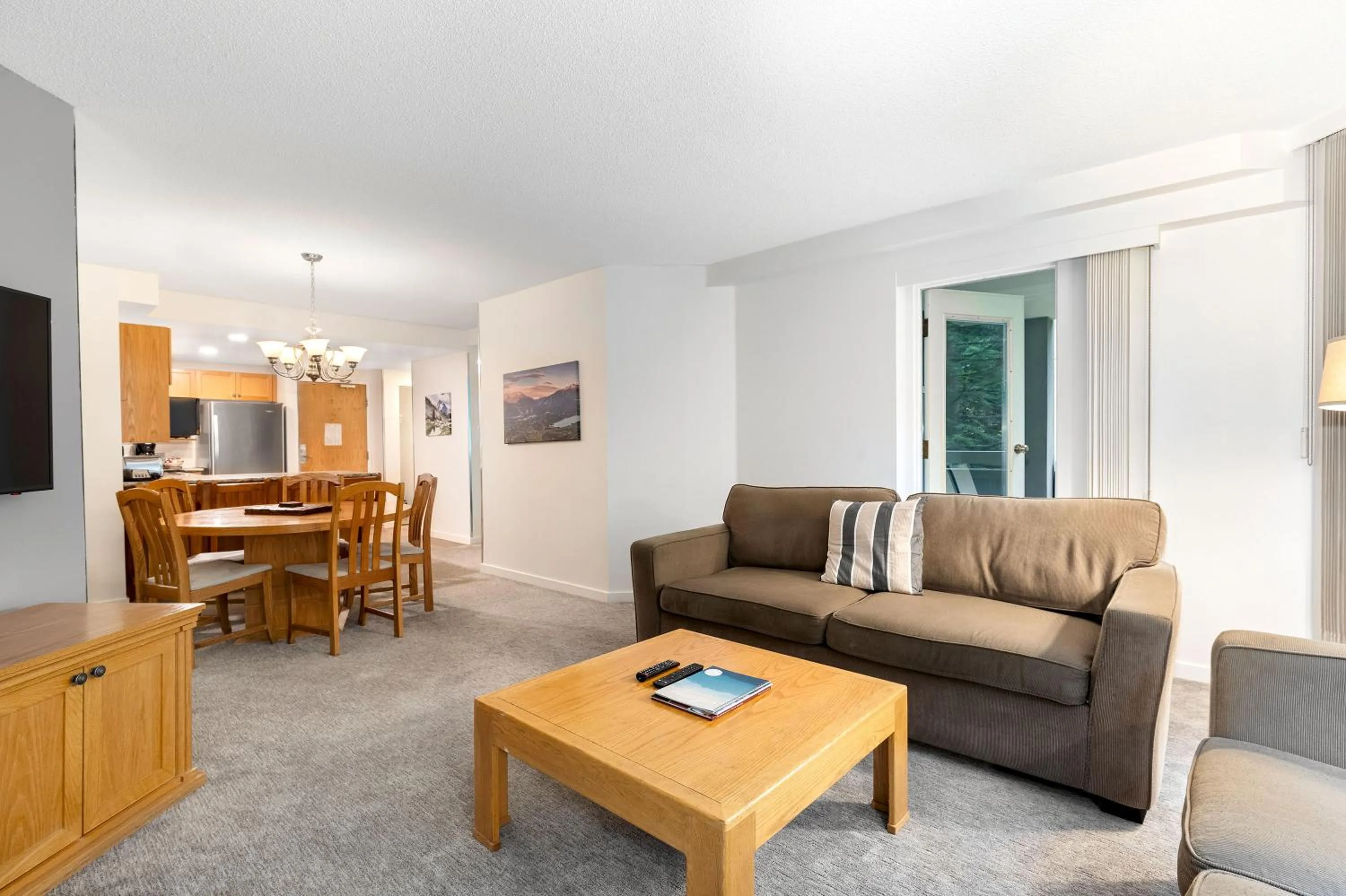 Living room in The Woodrun Lodge by Whiski Jack