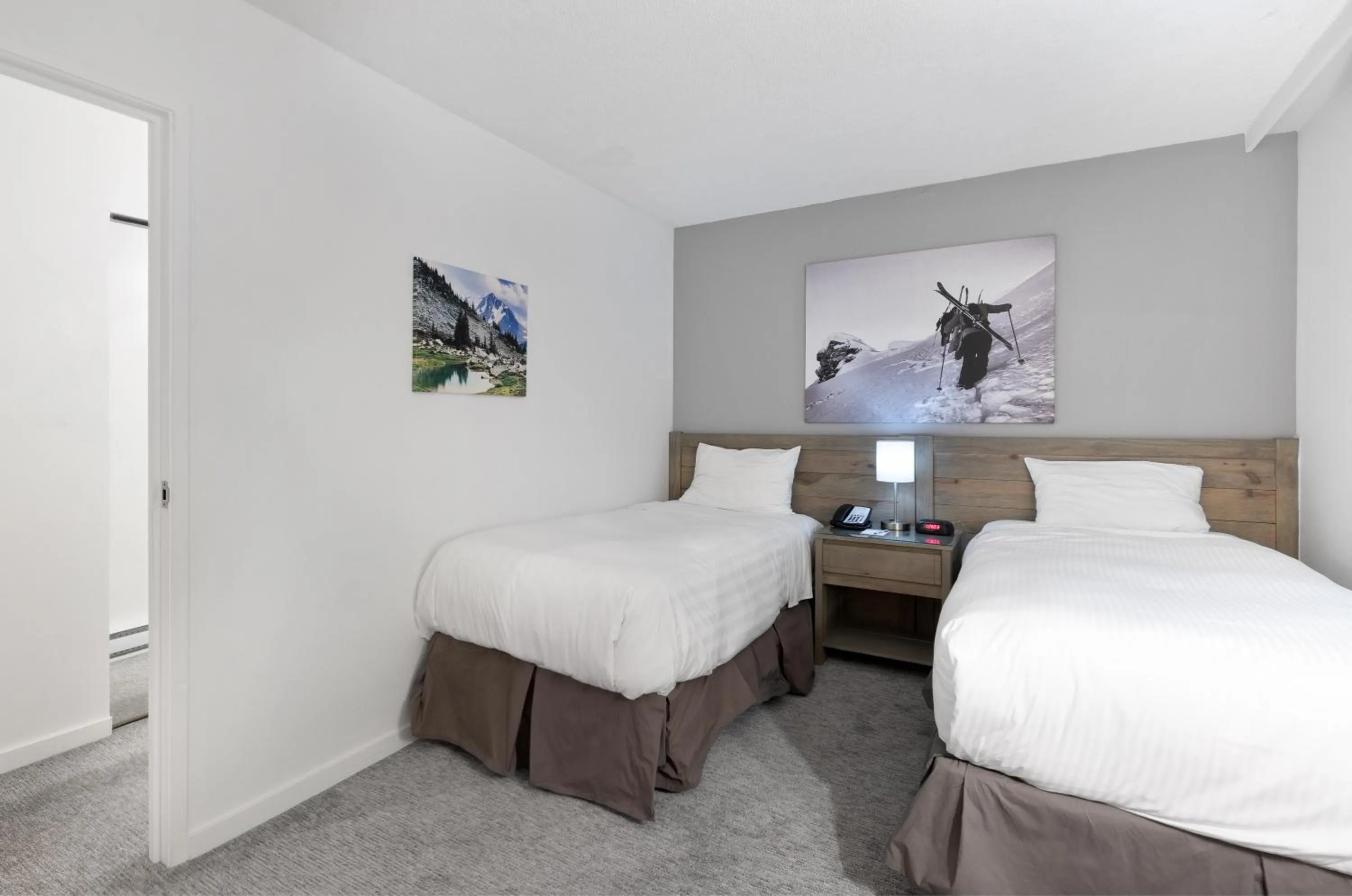 Bedroom, Bed in The Woodrun Lodge by Whiski Jack