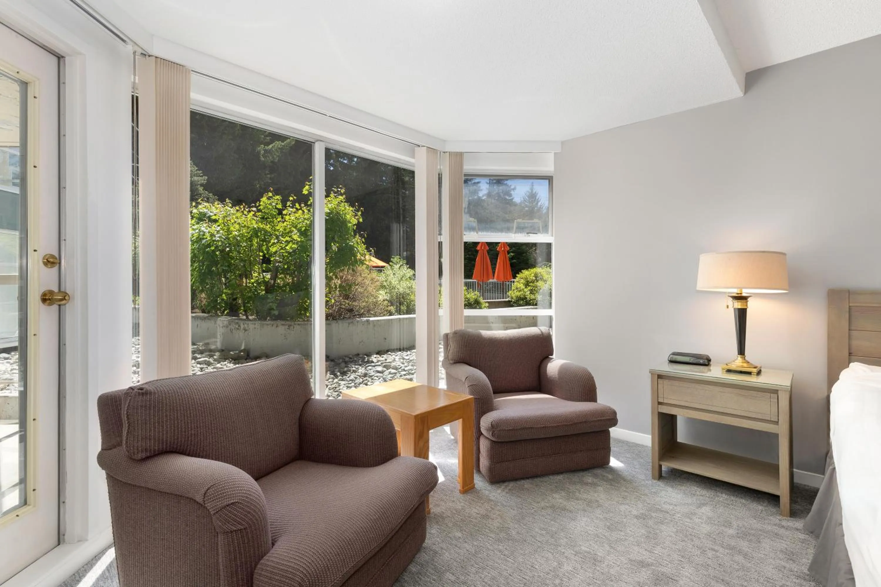 Seating area in The Woodrun Lodge by Whiski Jack