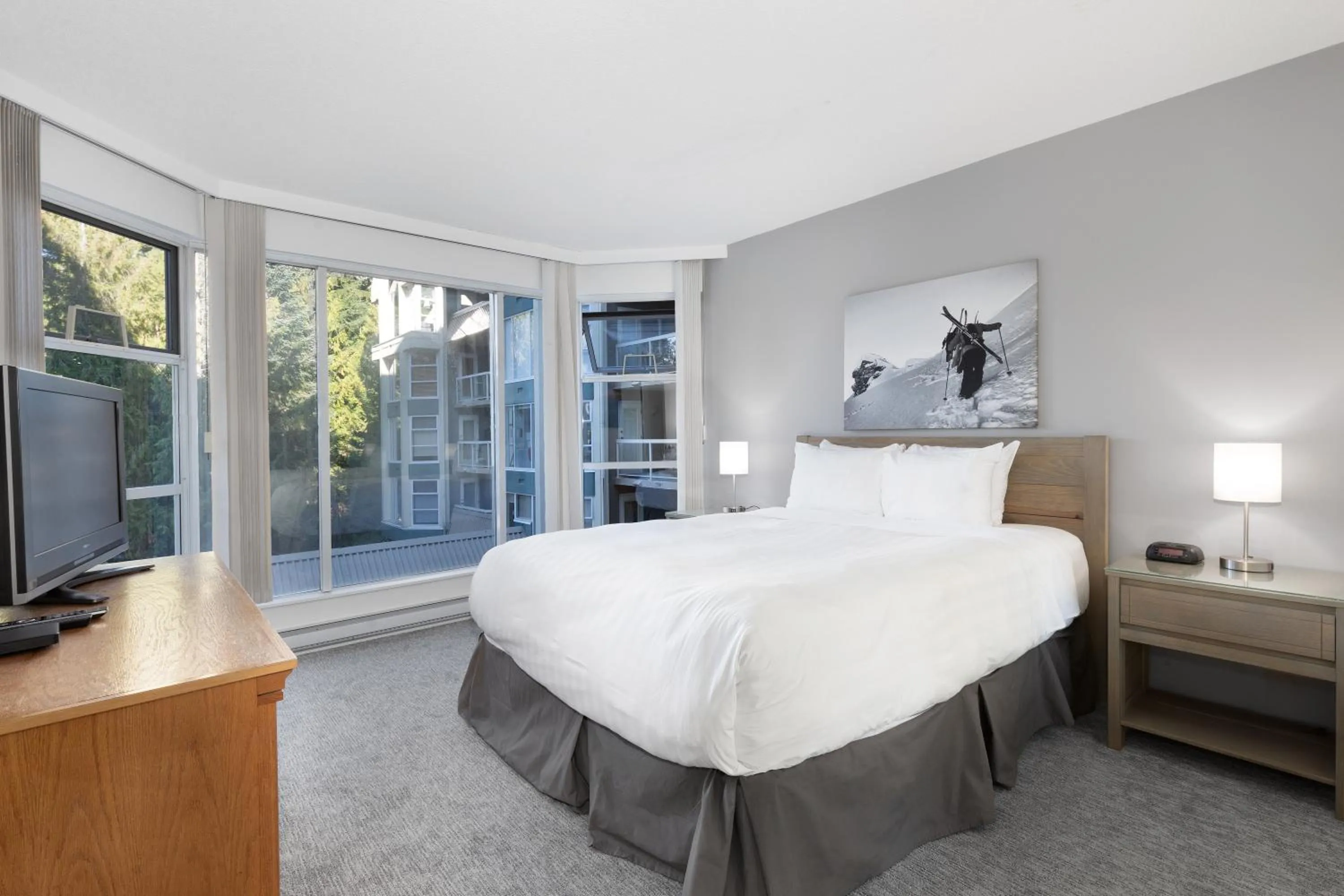 Bedroom, Bed in The Woodrun Lodge by Whiski Jack