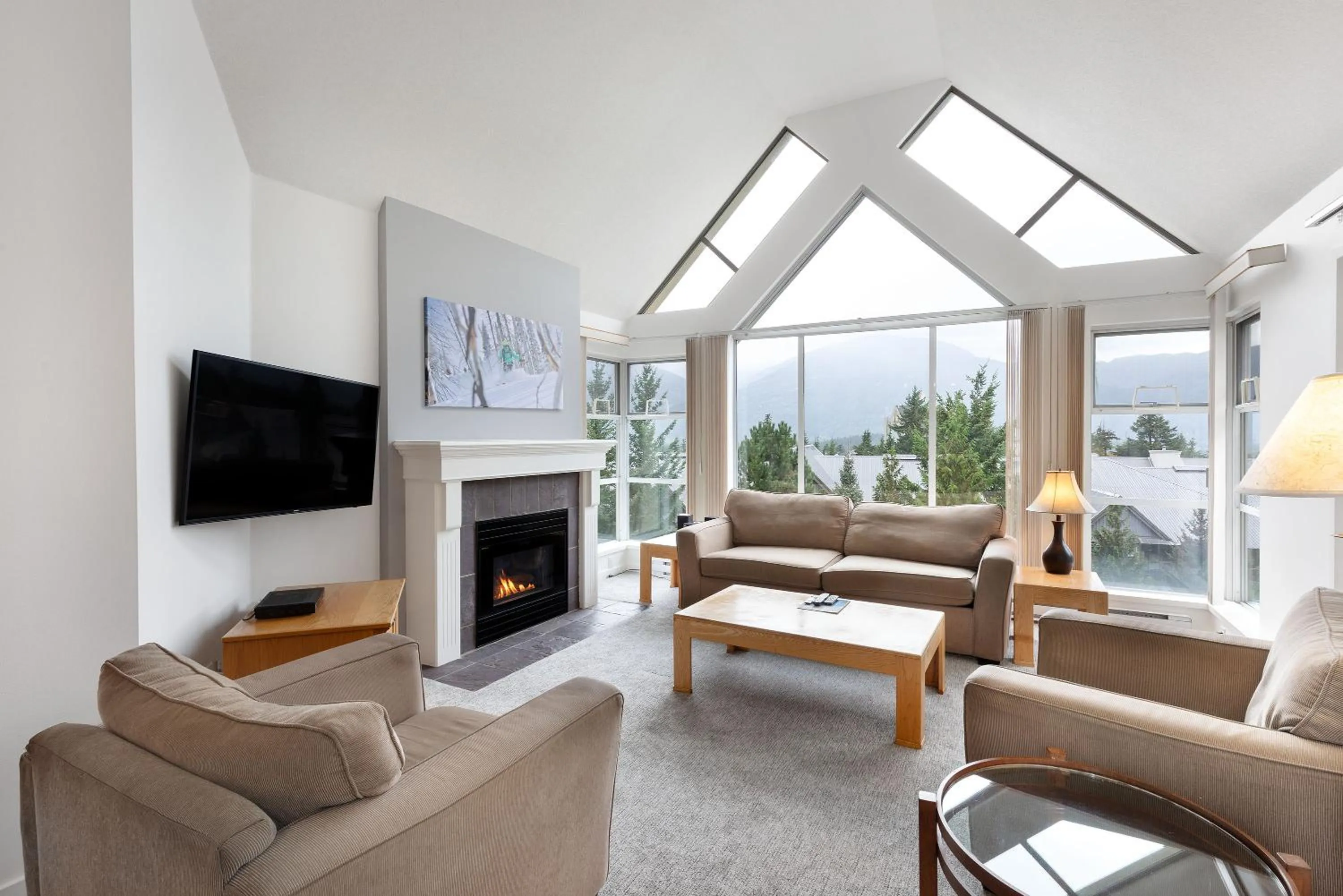 Living room in The Woodrun Lodge by Whiski Jack