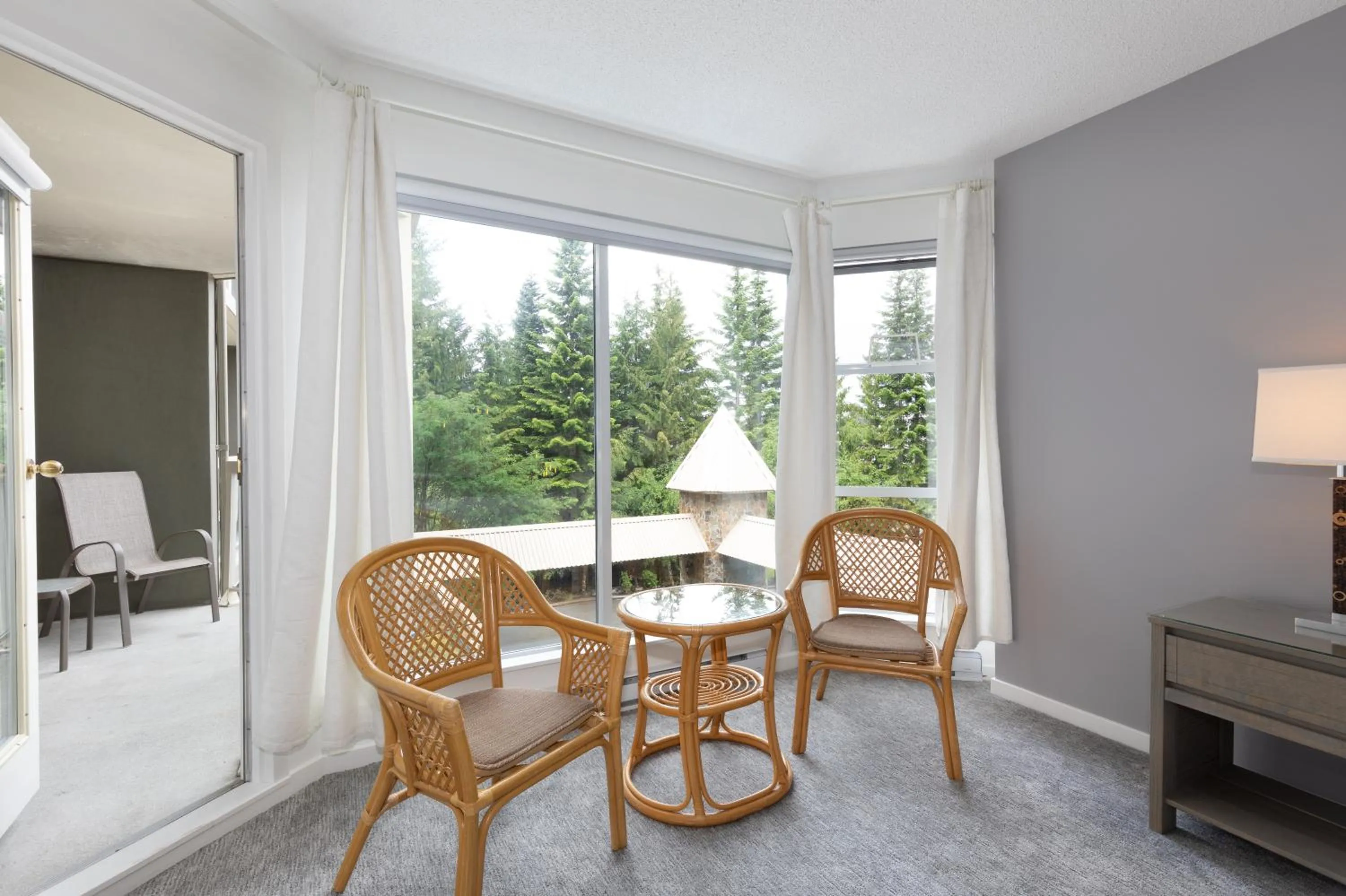 Seating area in The Woodrun Lodge by Whiski Jack