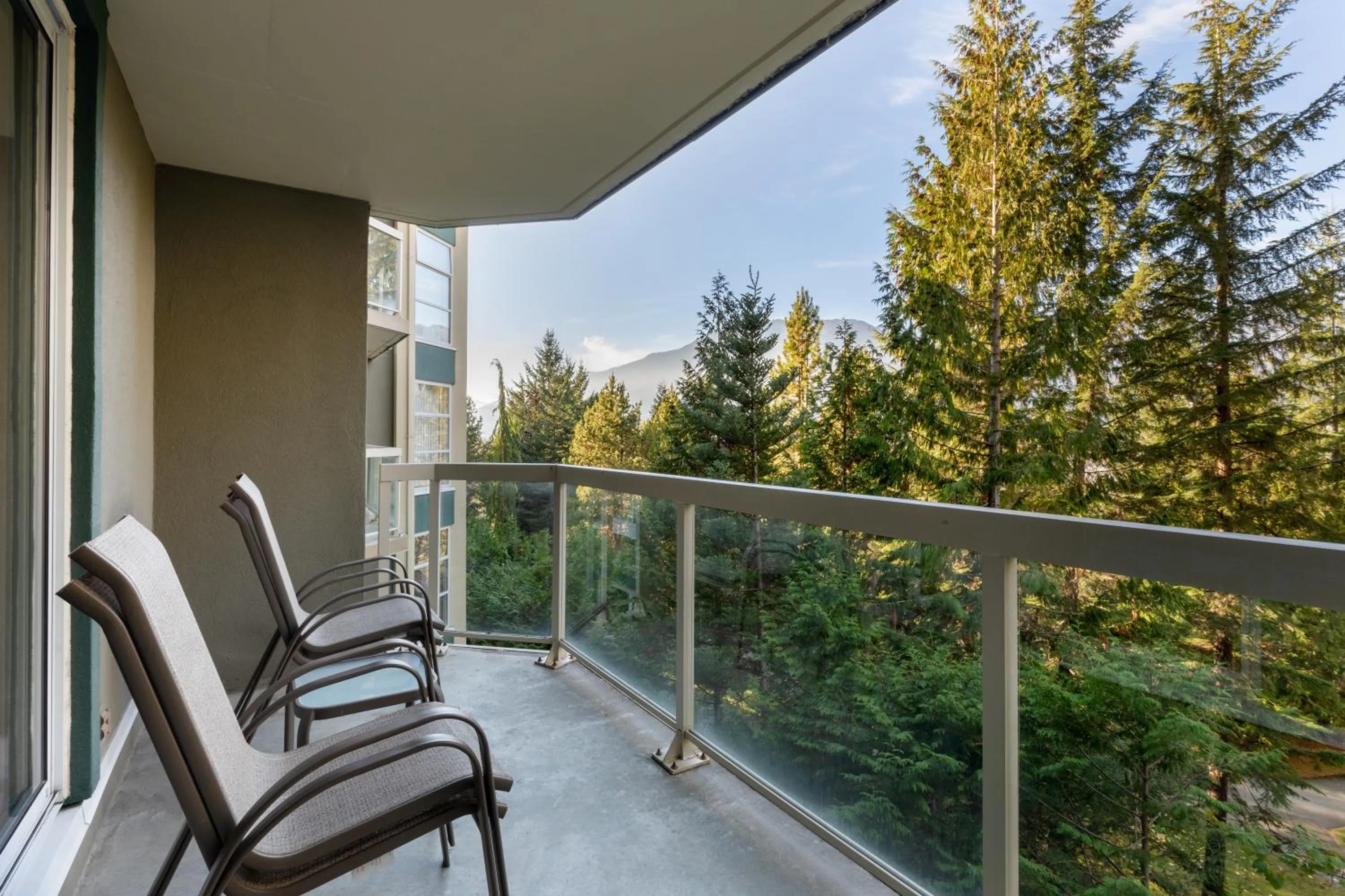 Patio in The Woodrun Lodge by Whiski Jack