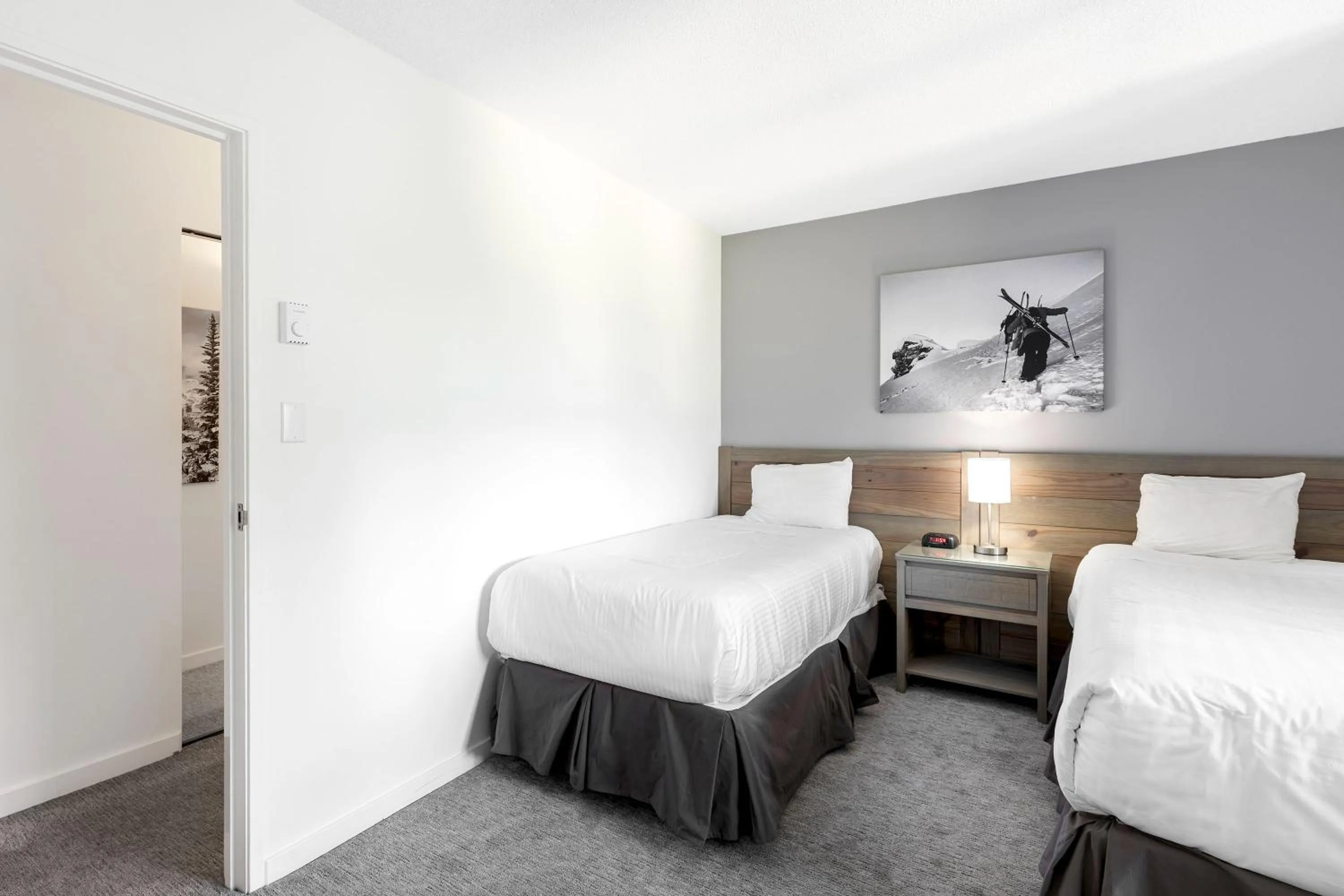 Bedroom, Bed in The Woodrun Lodge by Whiski Jack