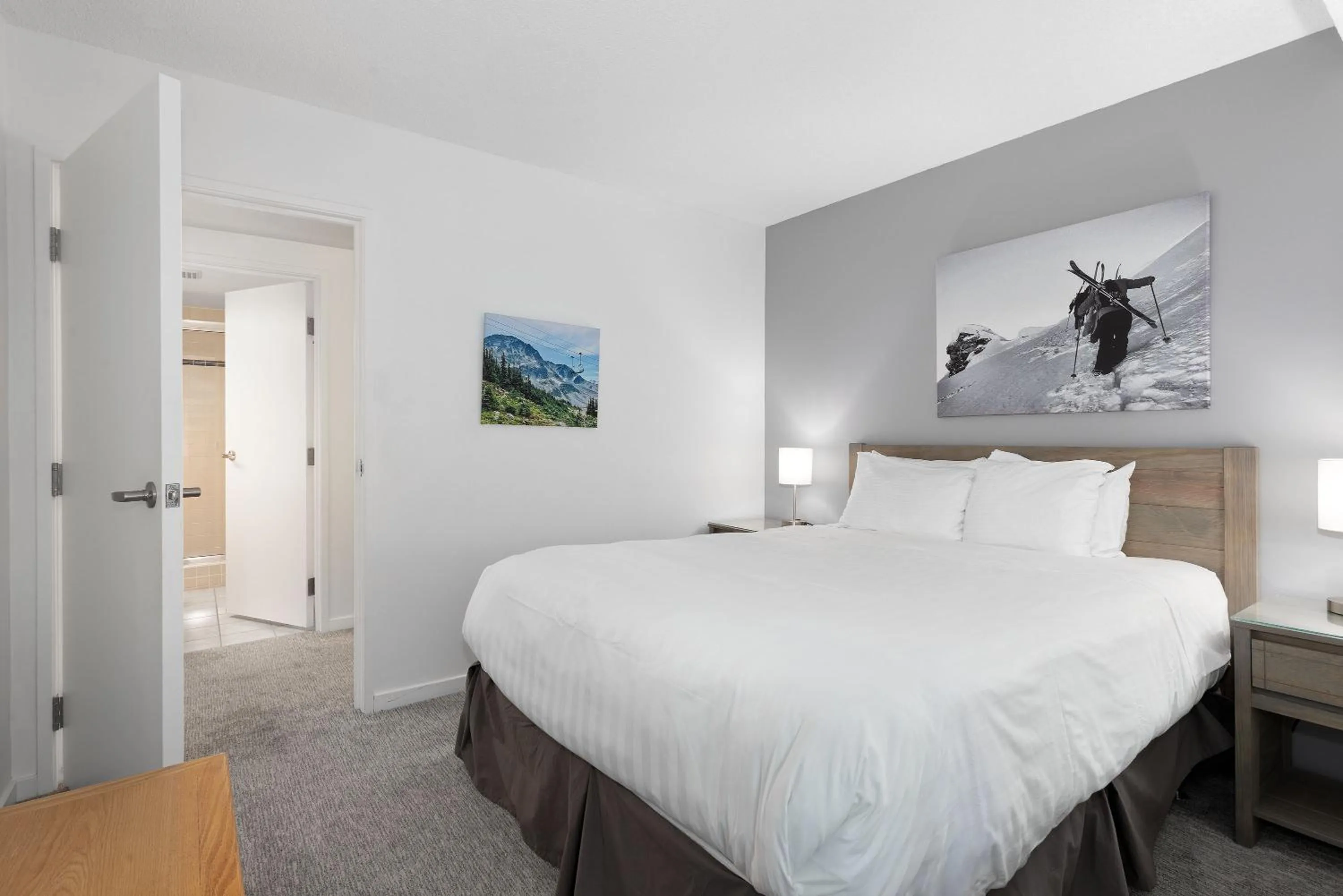 Bedroom, Bed in The Woodrun Lodge by Whiski Jack