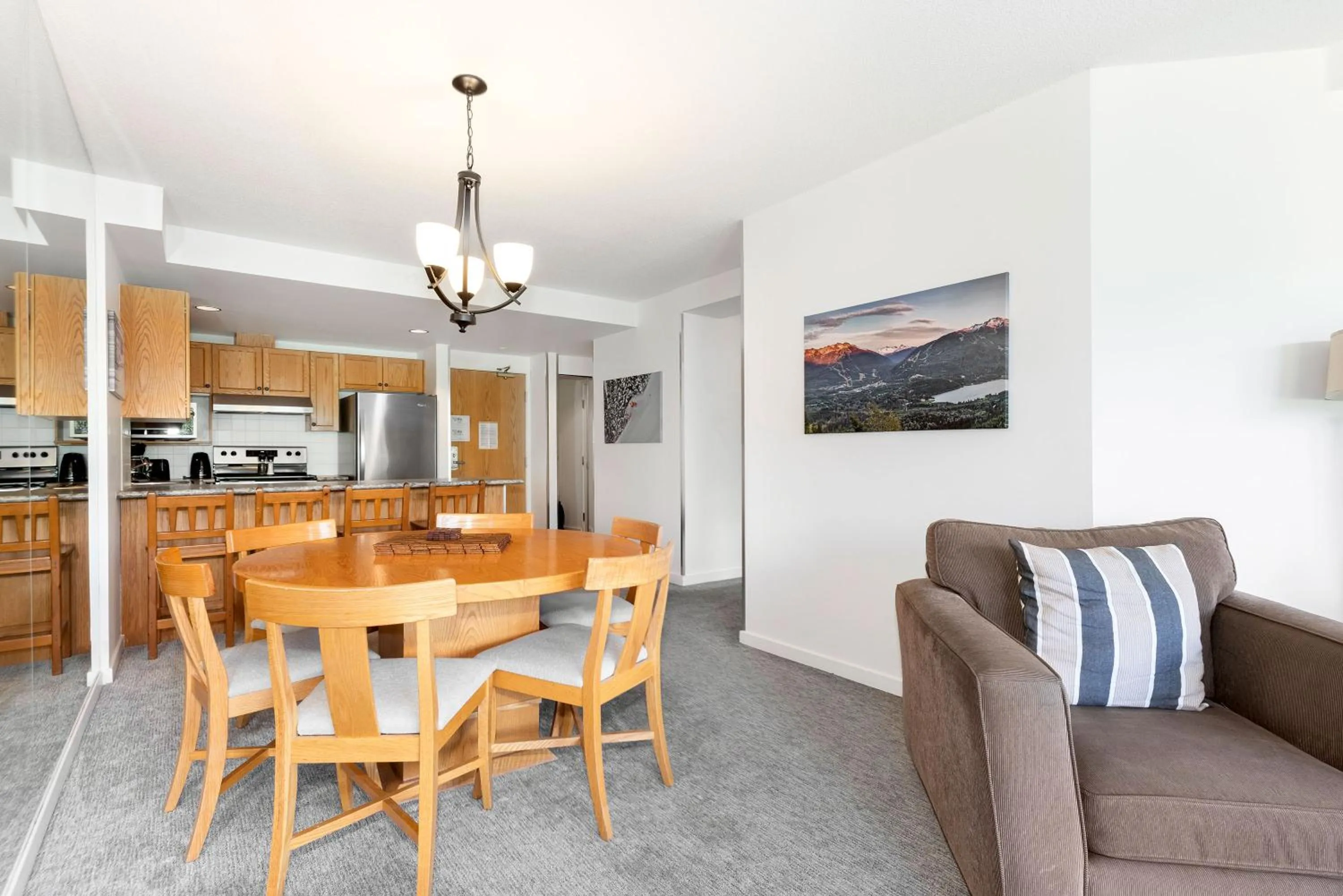 Dining area in The Woodrun Lodge by Whiski Jack