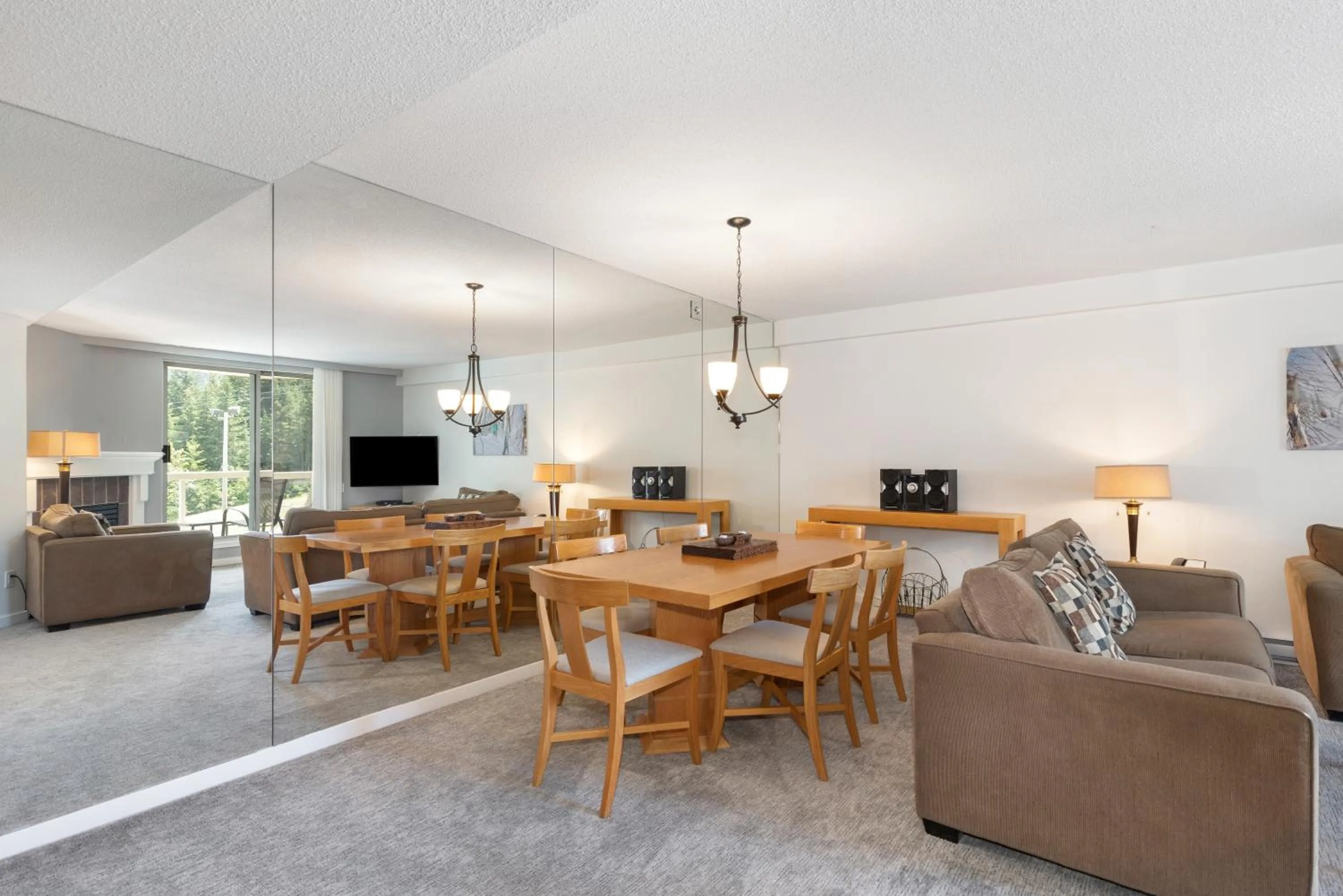 Dining area in The Woodrun Lodge by Whiski Jack