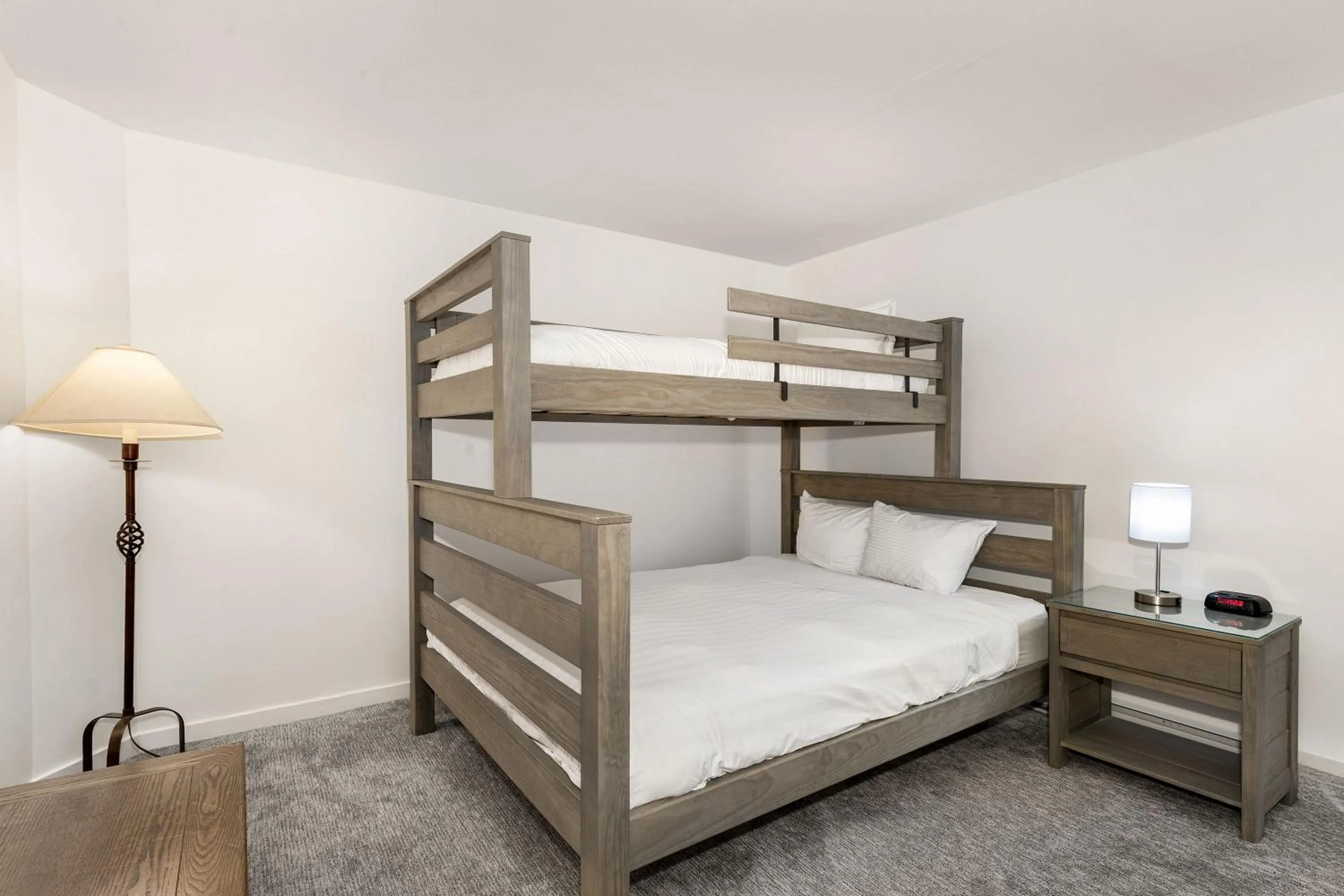 Bedroom, Bed in The Woodrun Lodge by Whiski Jack