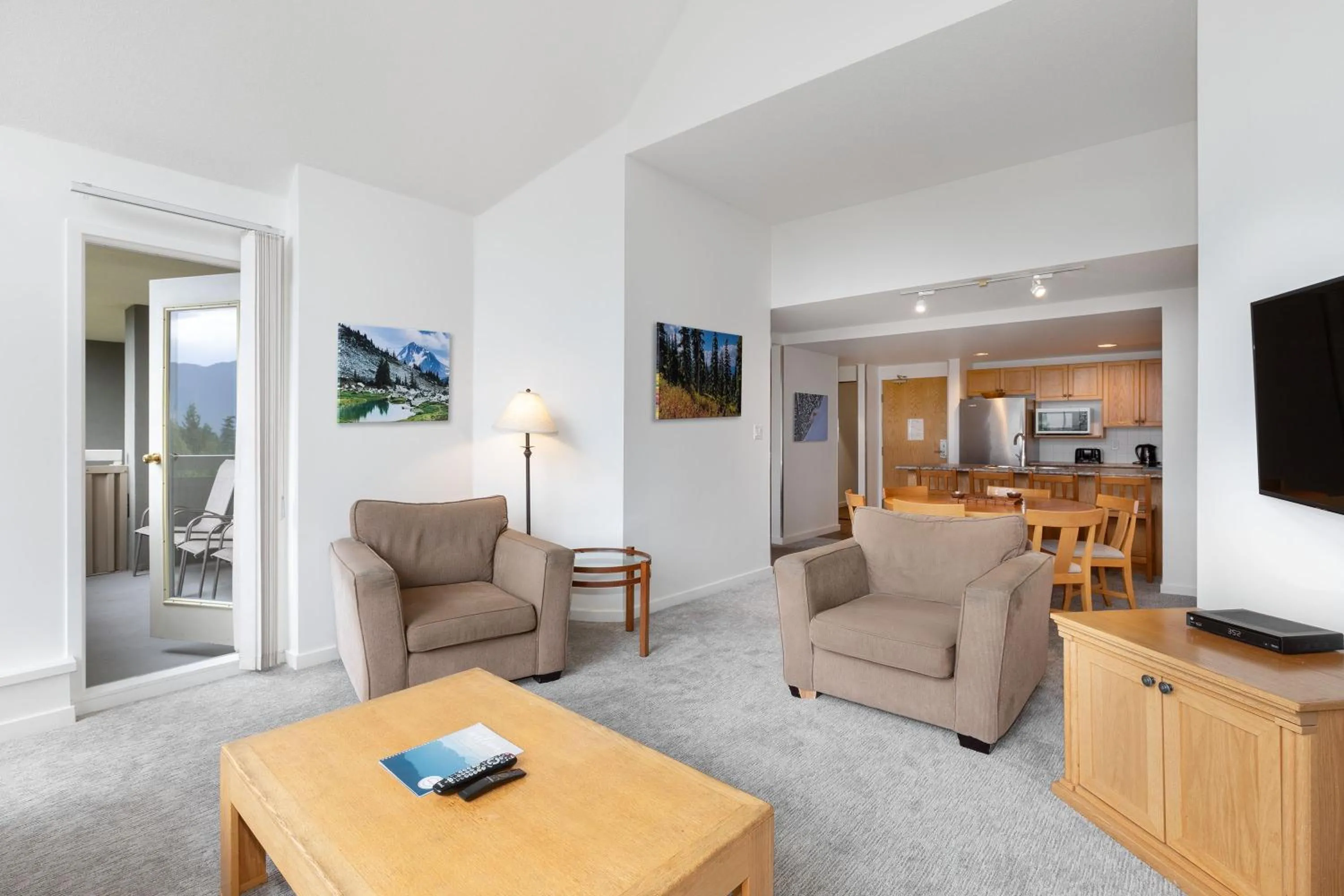 Living room in The Woodrun Lodge by Whiski Jack