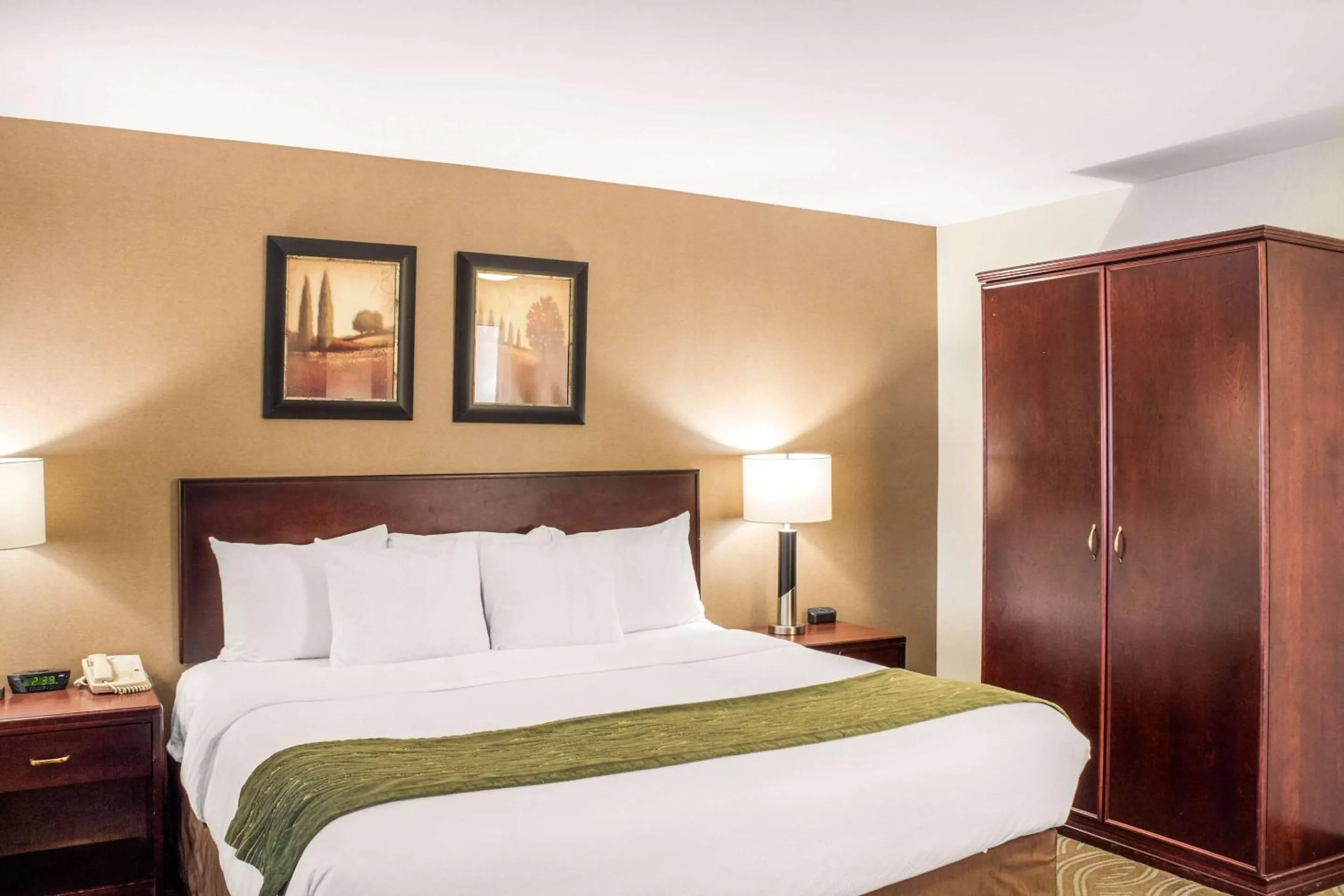 Bedroom, Bed in Comfort Inn