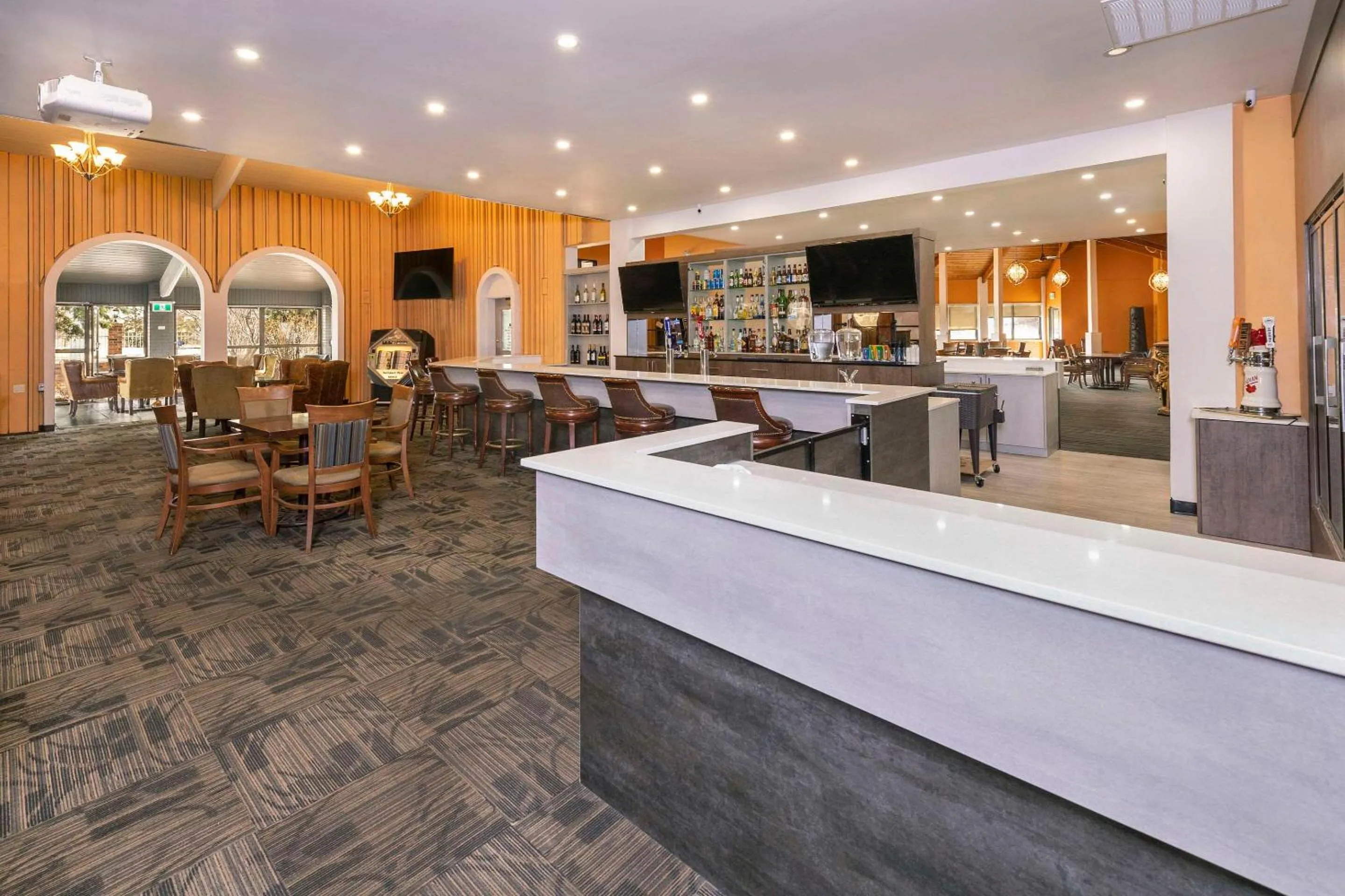 Restaurant/places to eat in Clarion Pointe