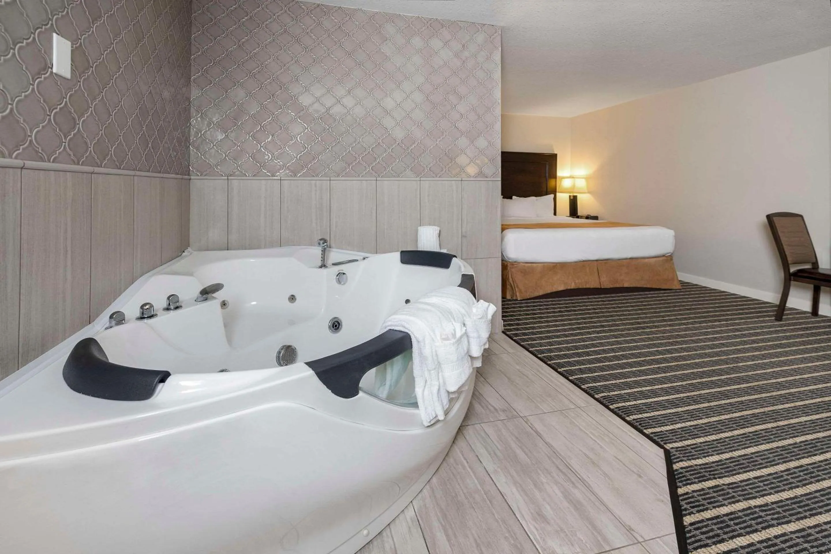 Bedroom, Bed in Clarion Pointe