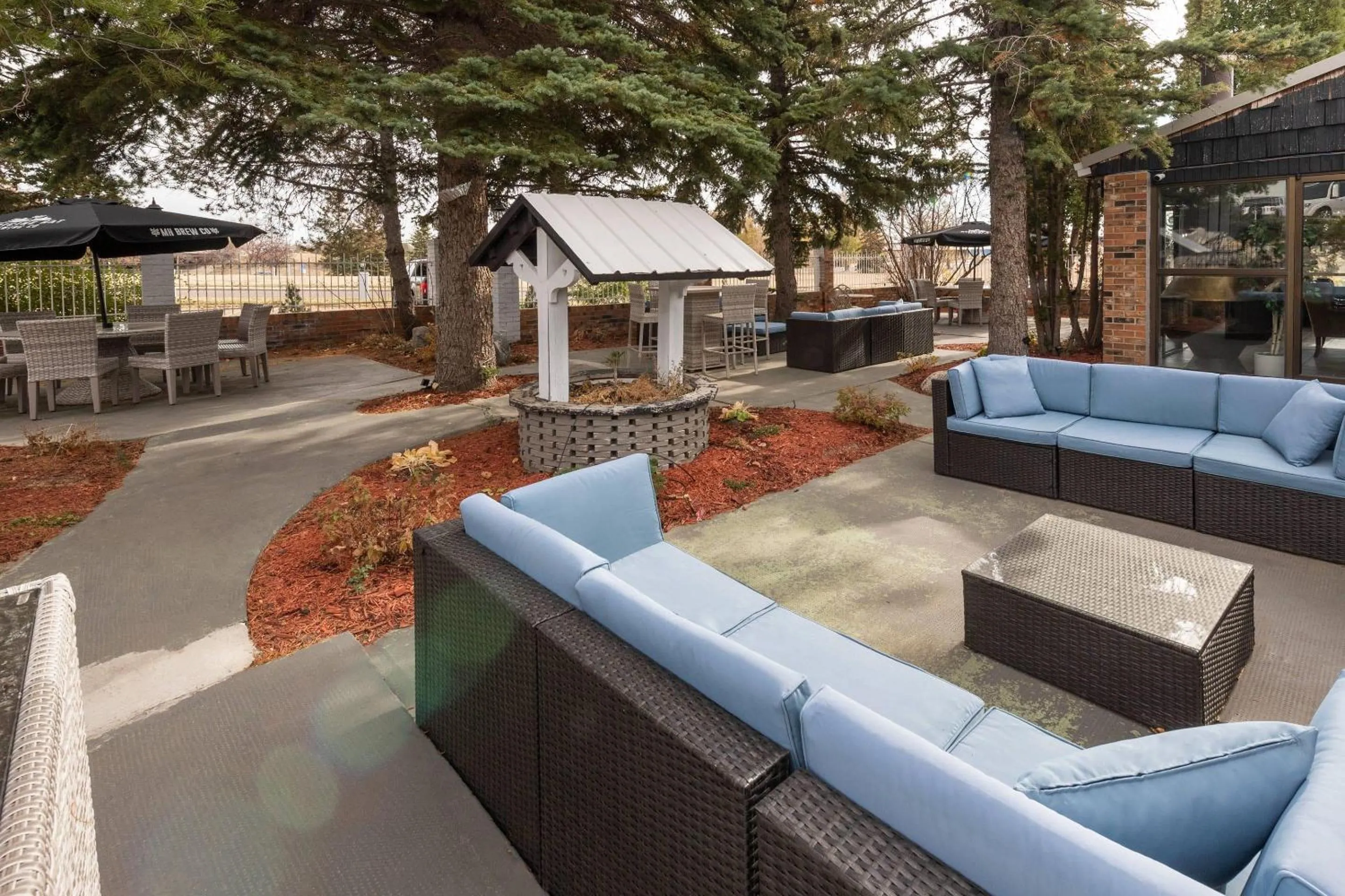 Swimming pool in Clarion Pointe