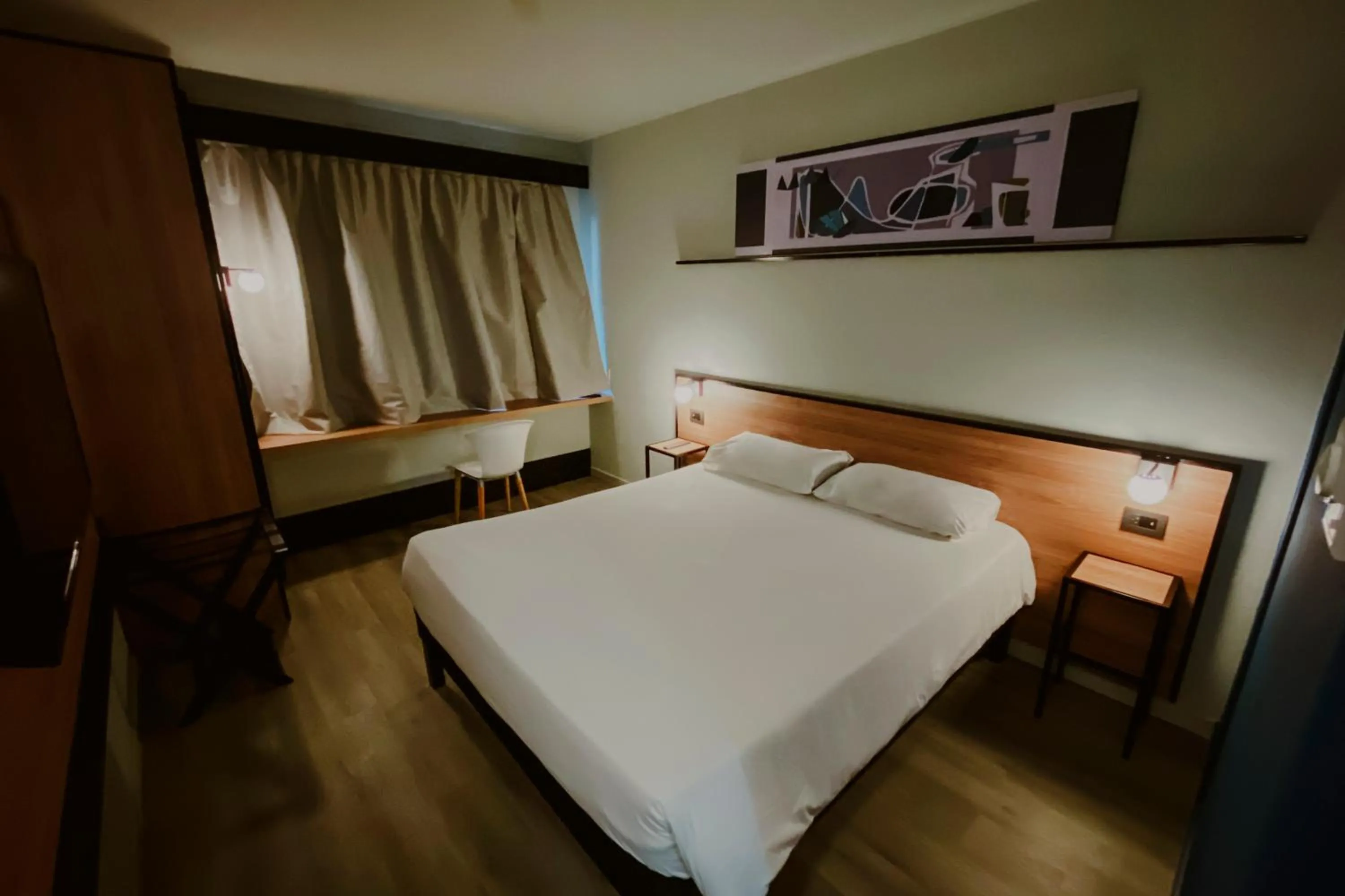 Photo of the whole room, Bed in ibis Mendoza