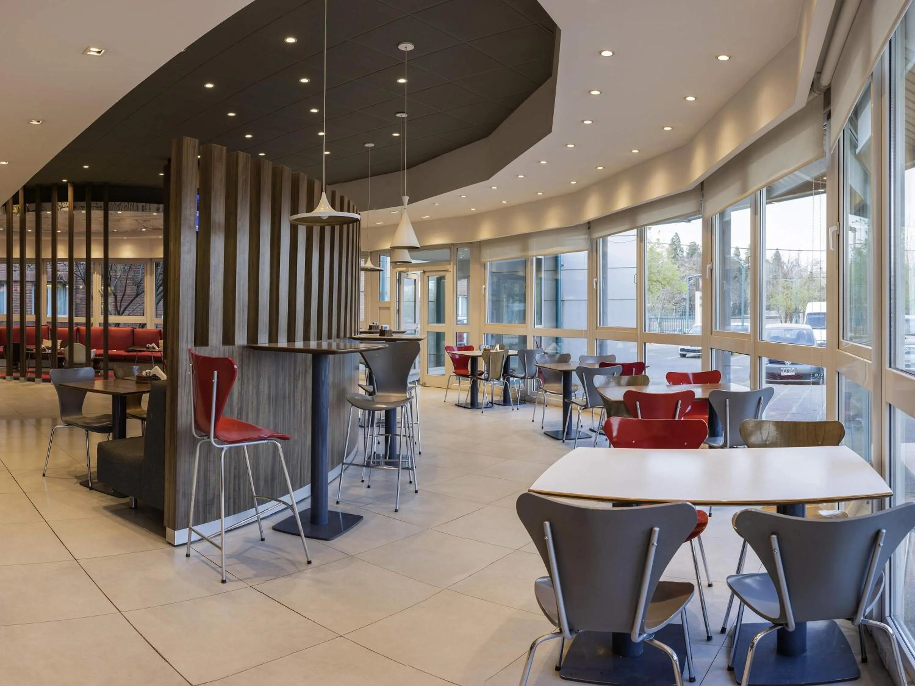 Restaurant/places to eat in ibis Mendoza