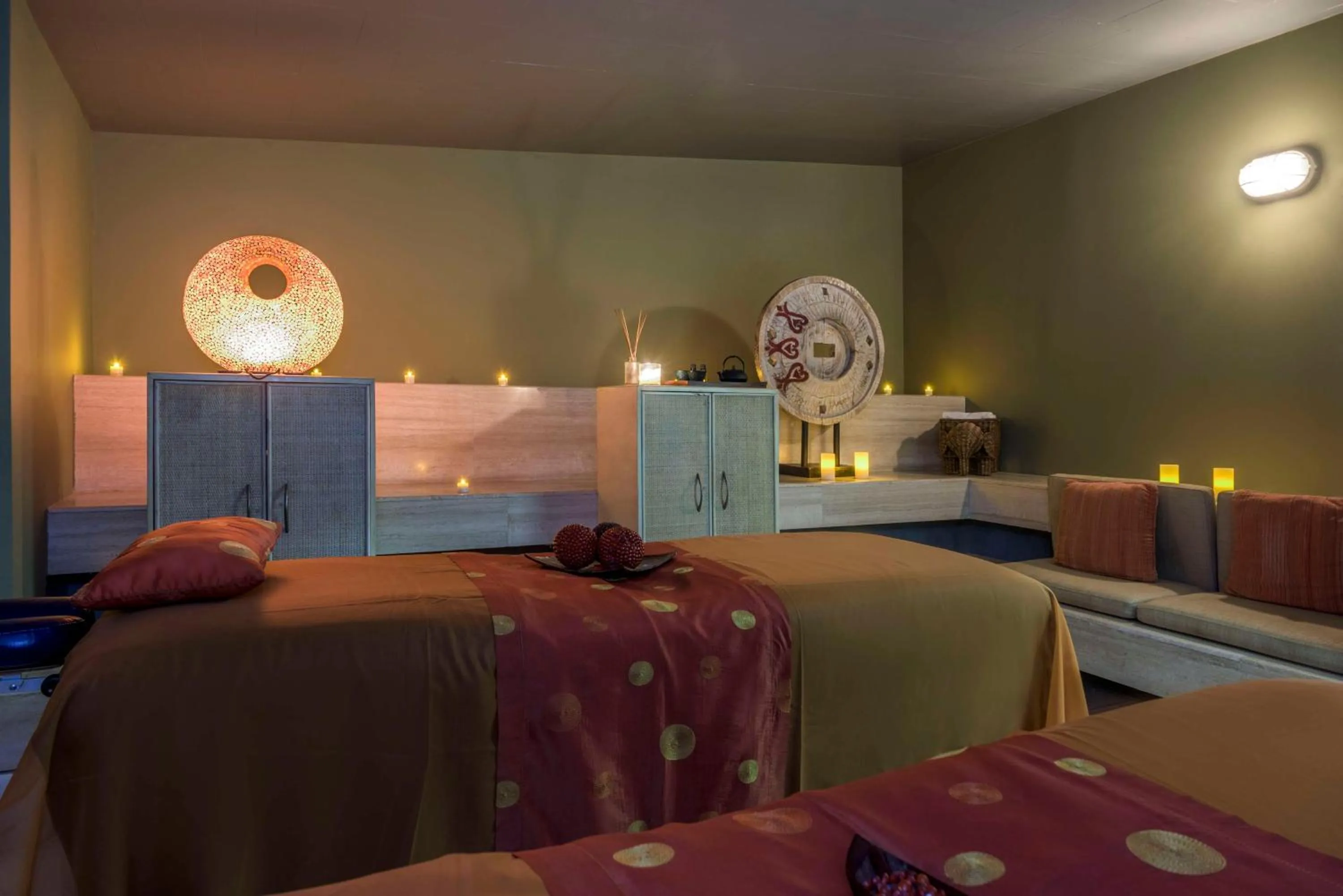 Spa and wellness centre/facilities, Bed in NH Cali Royal