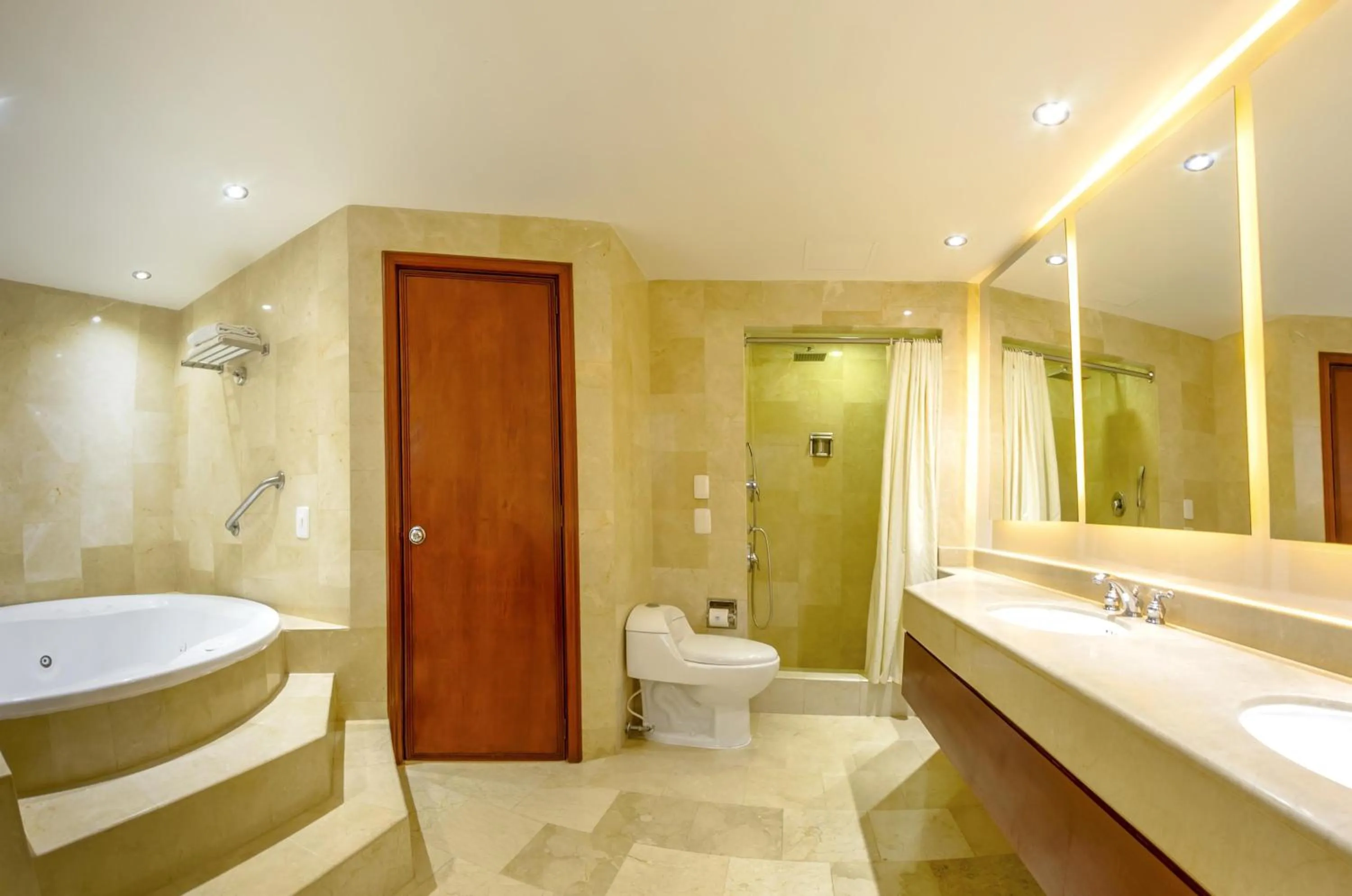 Bathroom in NH Cali Royal