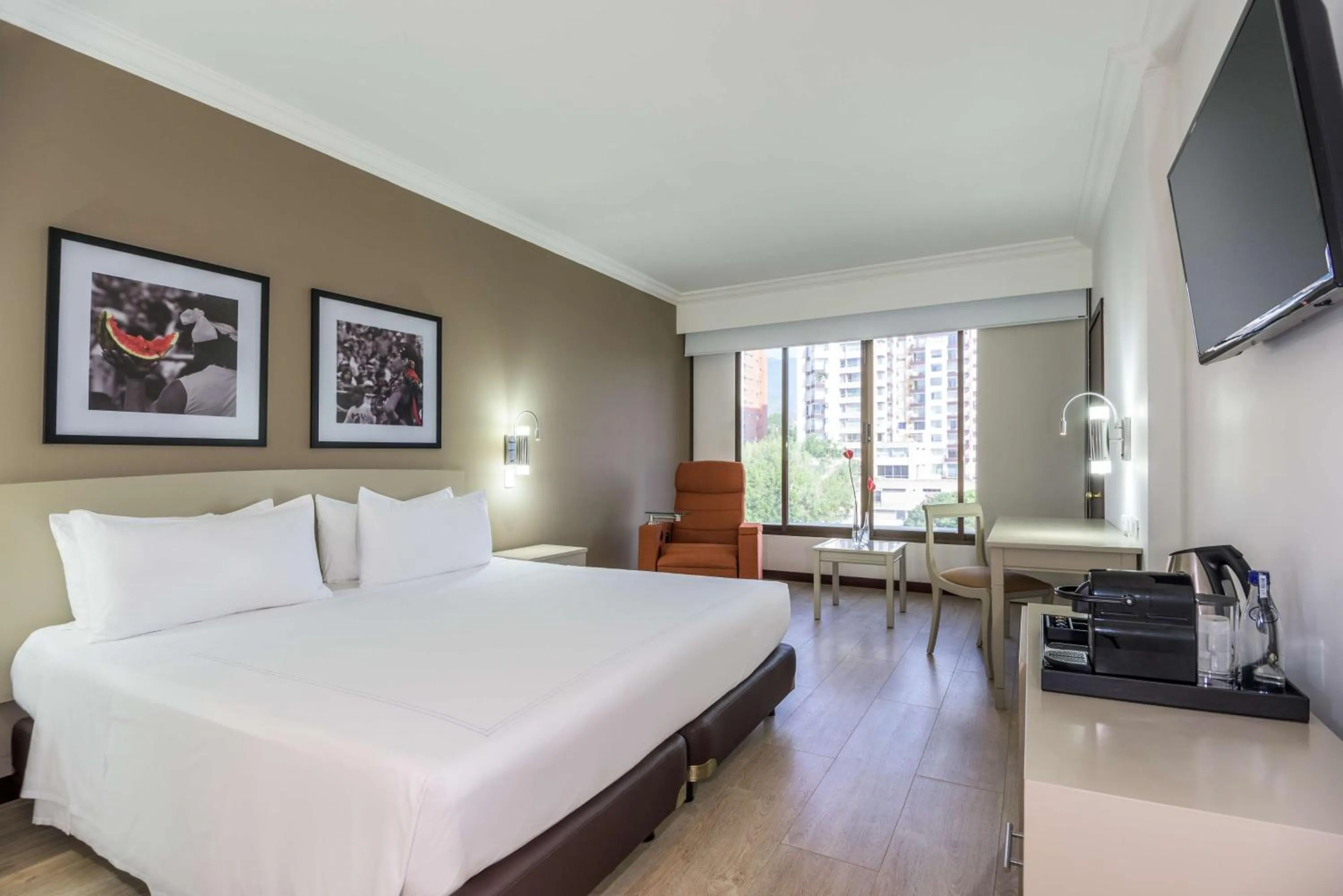 Bedroom, Bed in NH Cali Royal