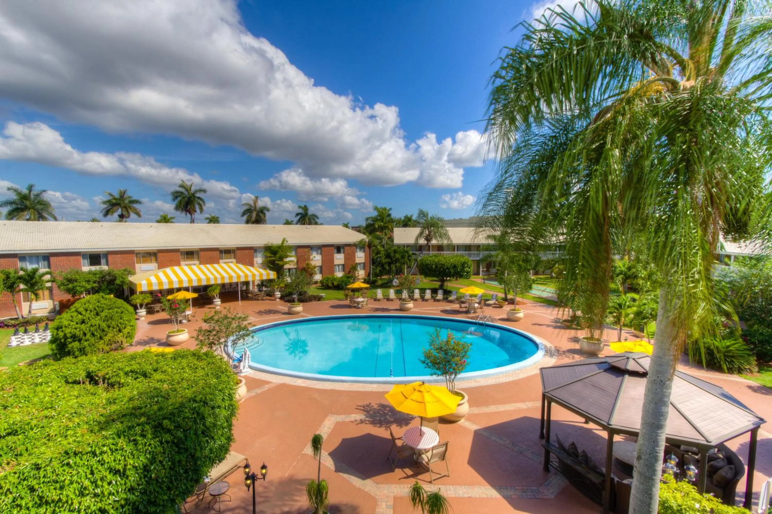 Swimming pool in Best Western Palm Beach Lakes