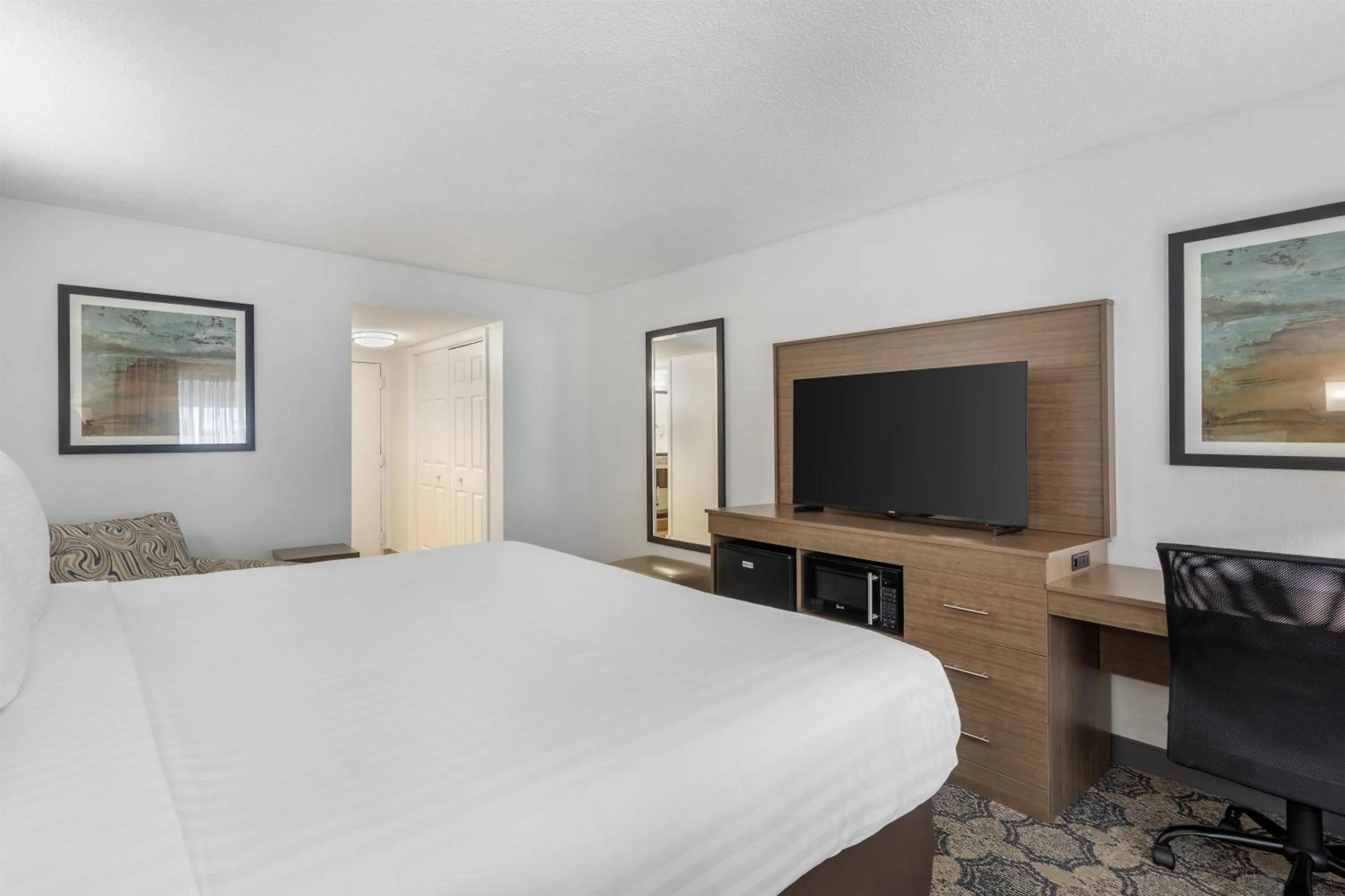 Bedroom, Bed in Best Western Palm Beach Lakes