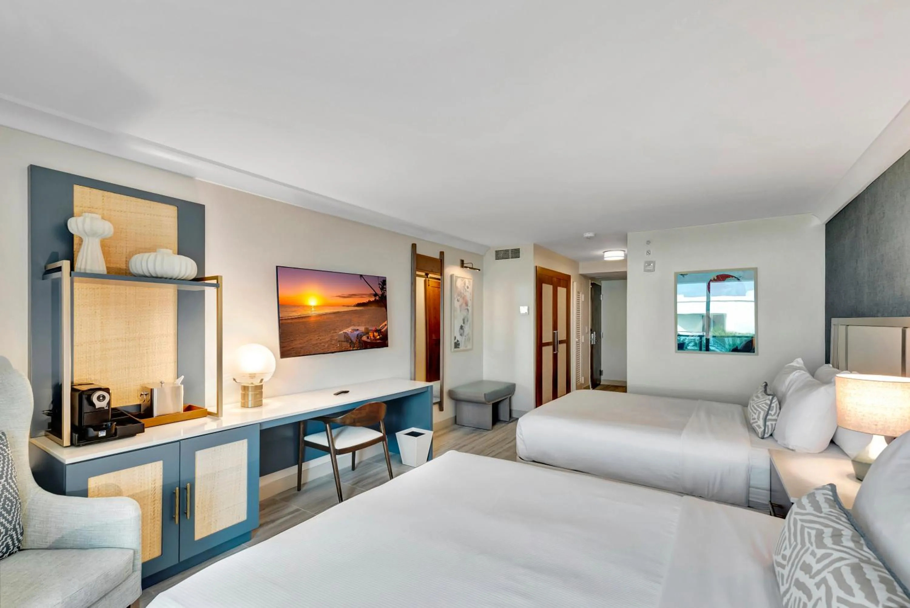 Bed in Tideline Palm Beach Ocean Resort and Spa