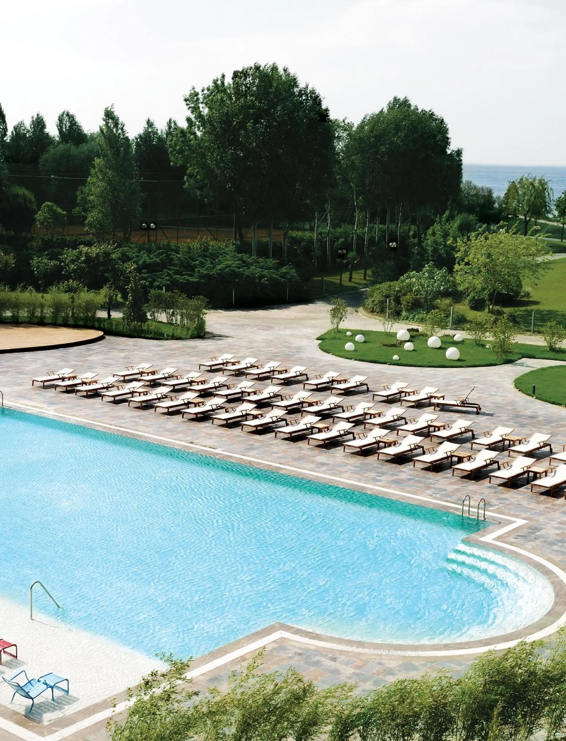 Swimming pool in Sheraton Istanbul Atakoy Hotel