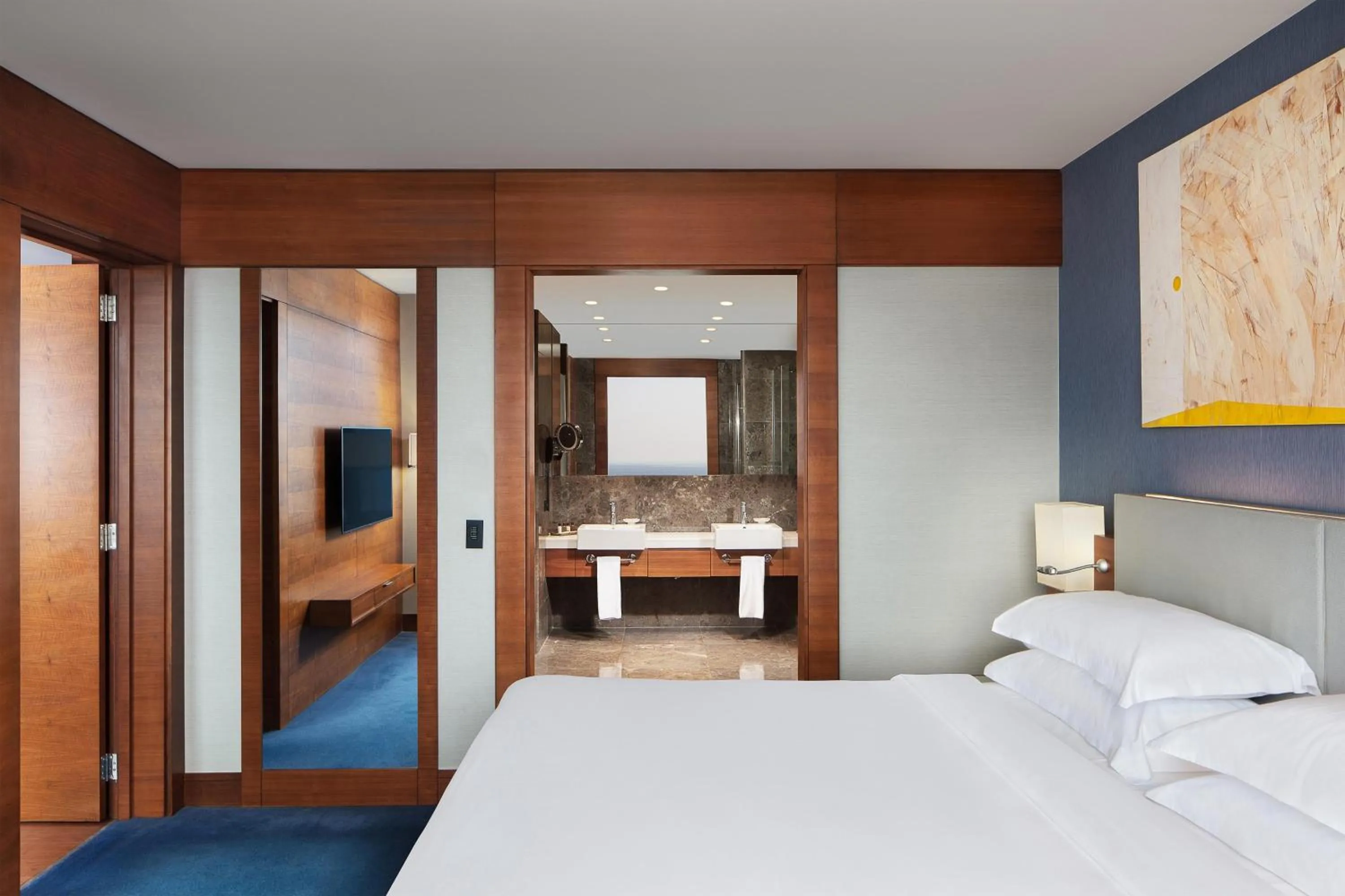 Photo of the whole room, Bed in Sheraton Istanbul Atakoy Hotel