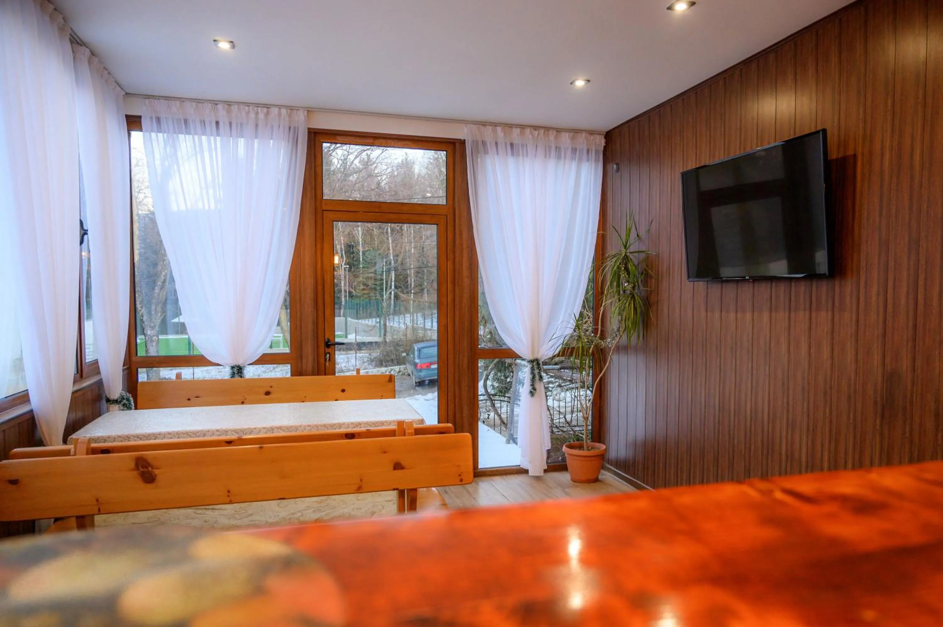 Communal lounge/ TV room in Guest House Angelkovi