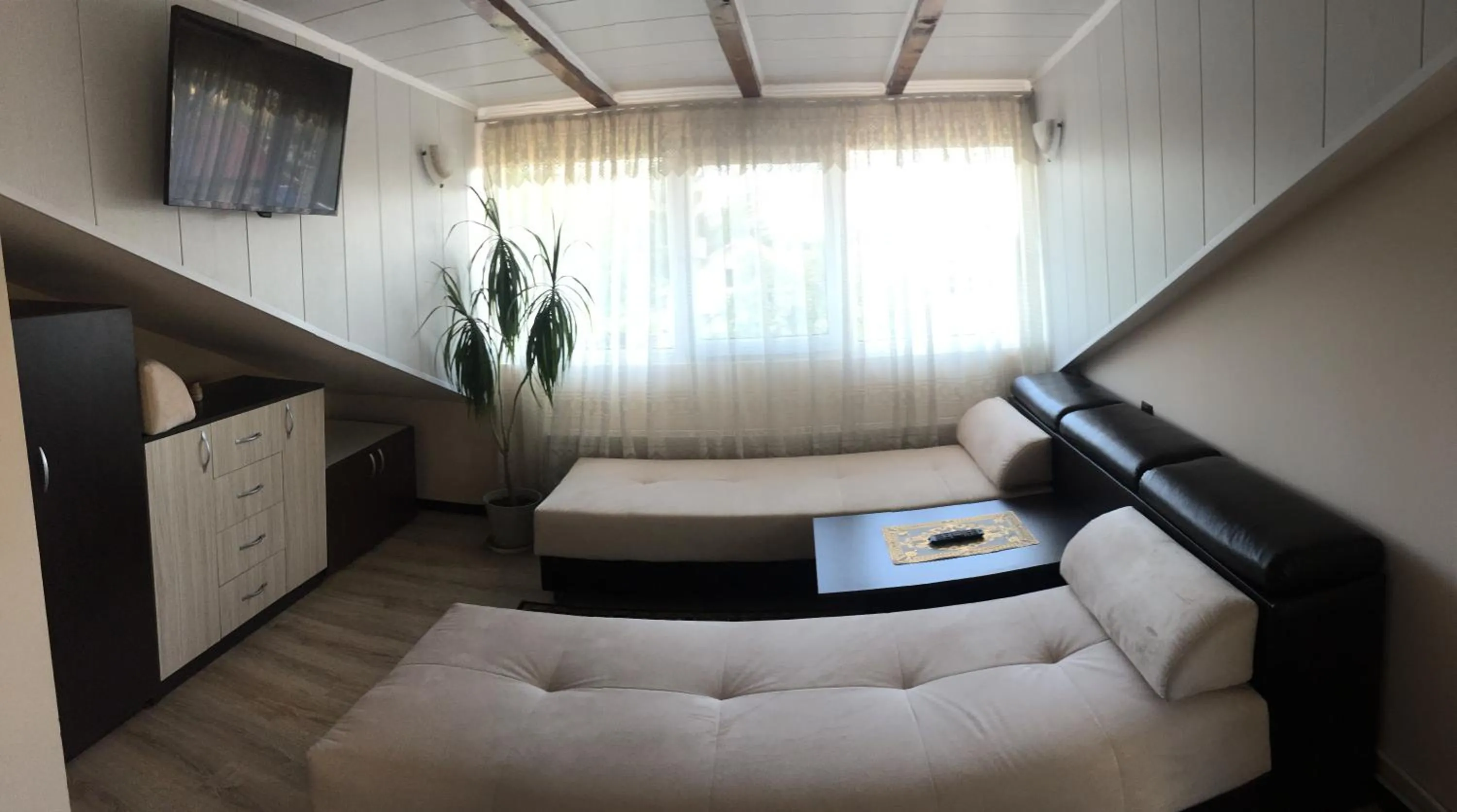Living room, Bed in Guest House Angelkovi