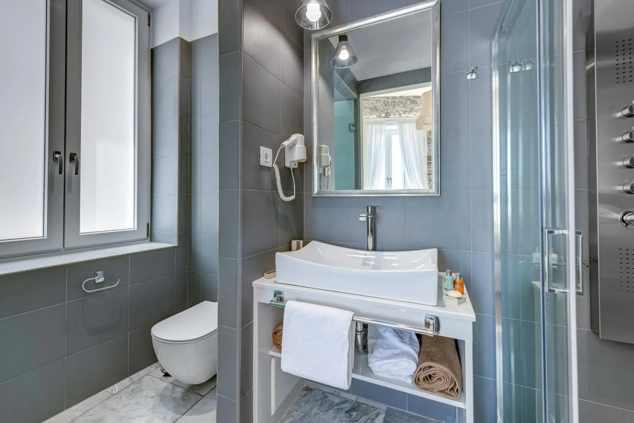 Shower in 1844 Suites Syros