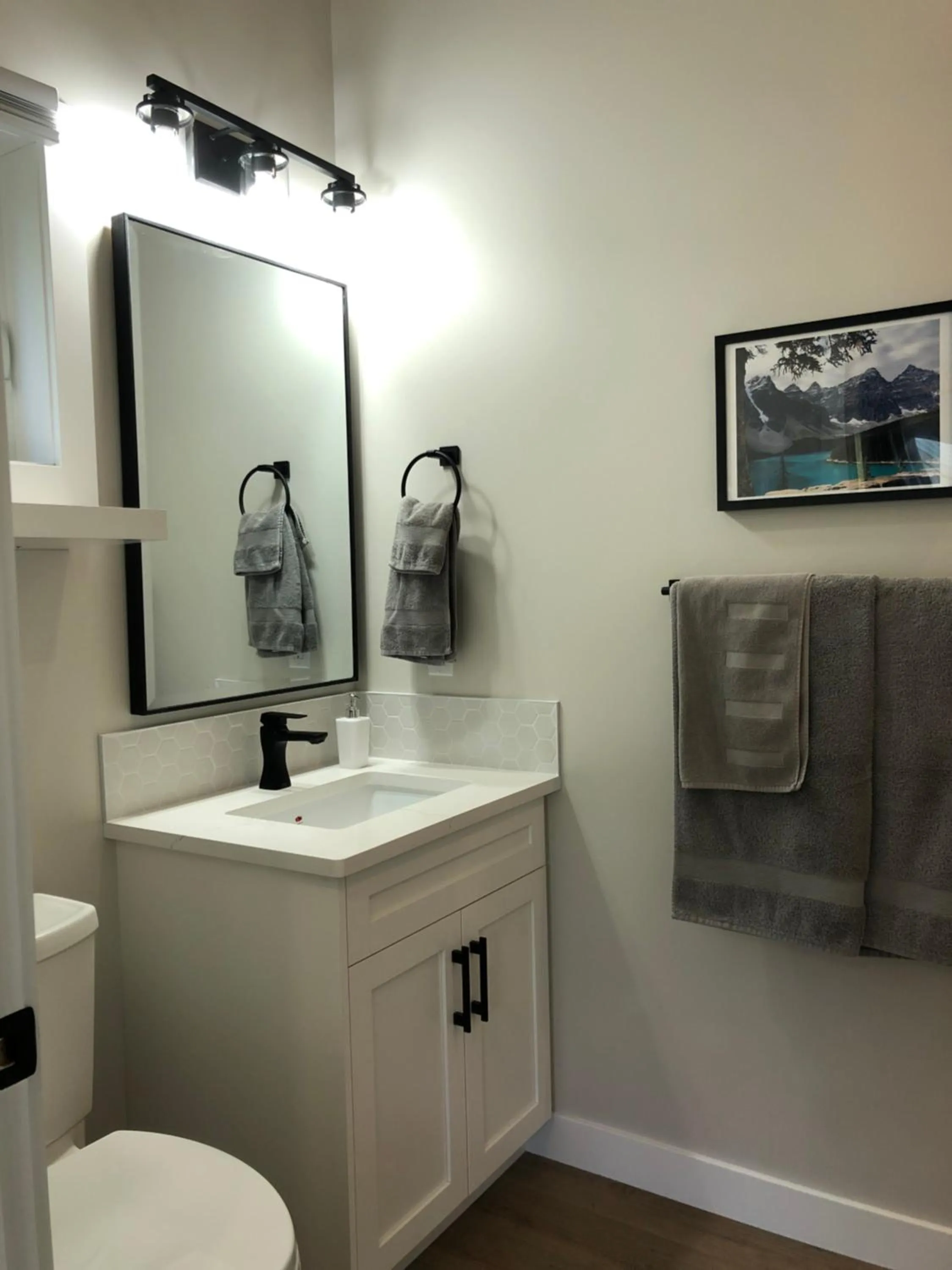 Bathroom in Mountain View Bed & Breakfast