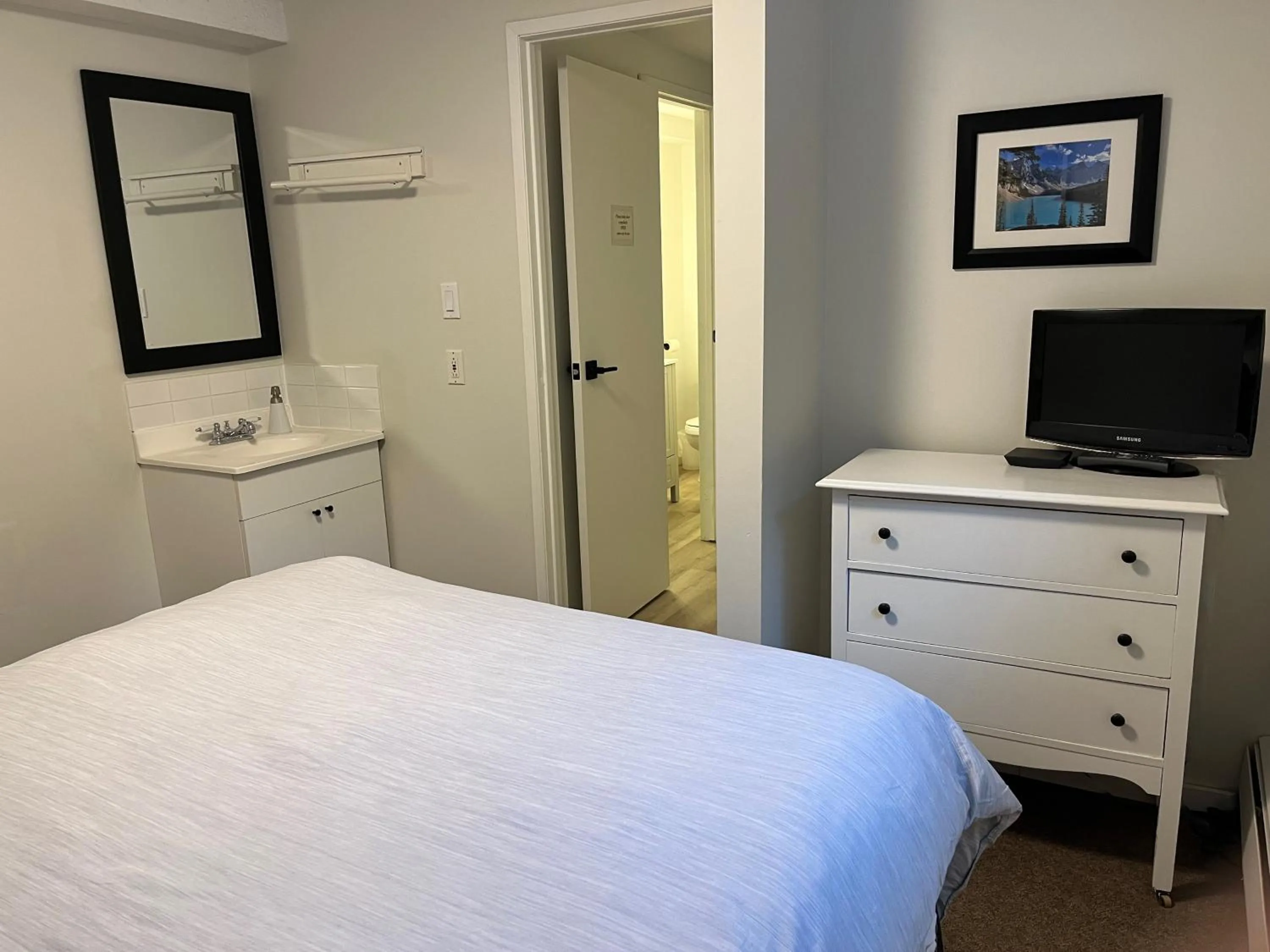 Bedroom, Bed in Mountain View Bed & Breakfast