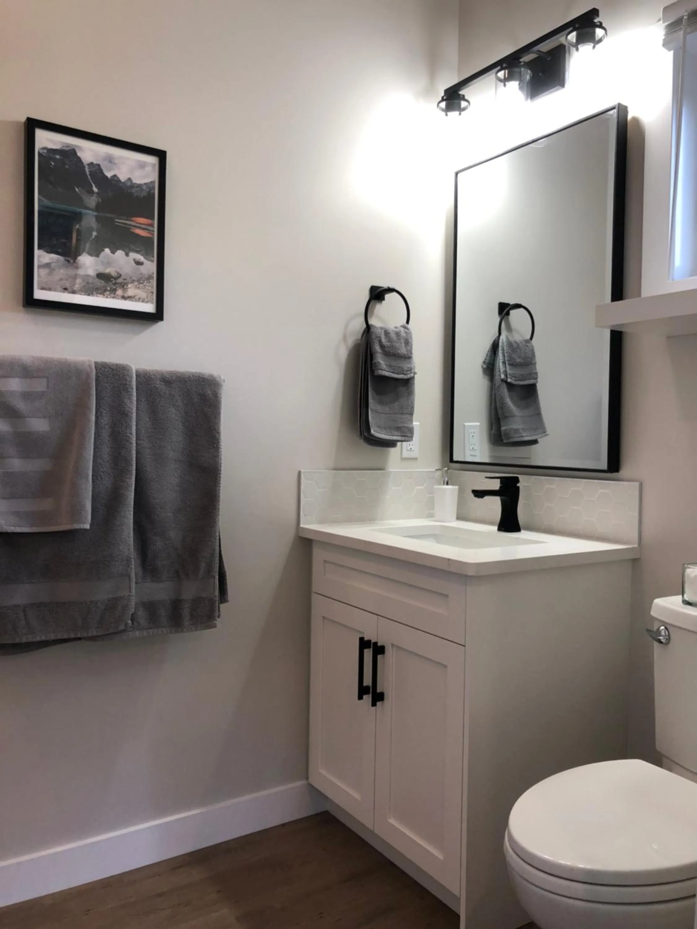 Bathroom in Mountain View Bed & Breakfast