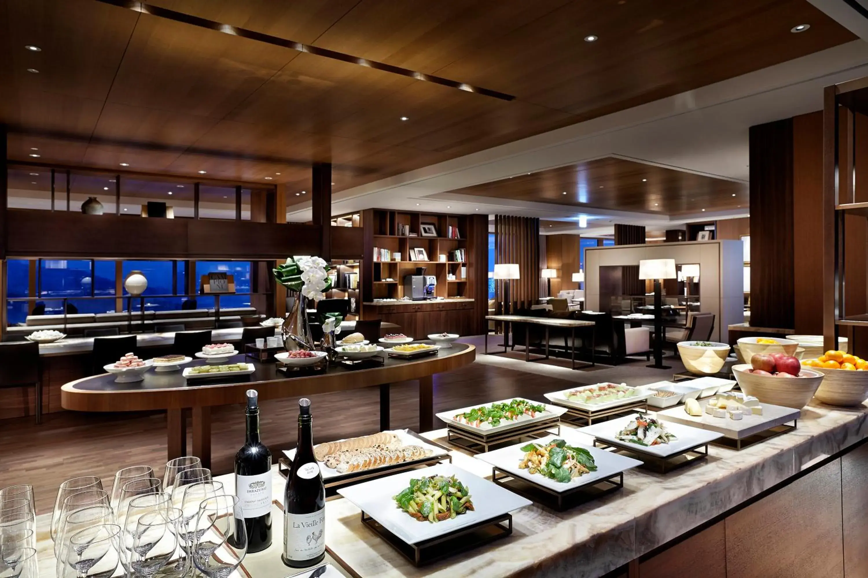 Executive Business Deluxe Twin Room with Indoor Pool Access Only in The Shilla Seoul Executive Business Deluxe Twin Room with Indoor Pool Access Only in The Shilla Seoul