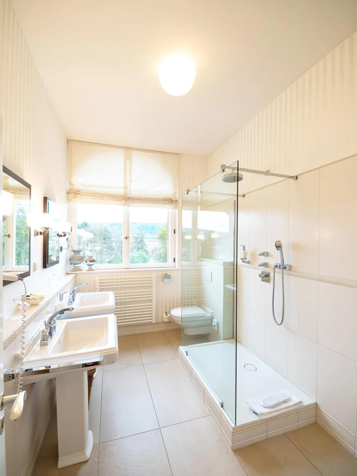 Bathroom in Gästehaus Schloss Saareck