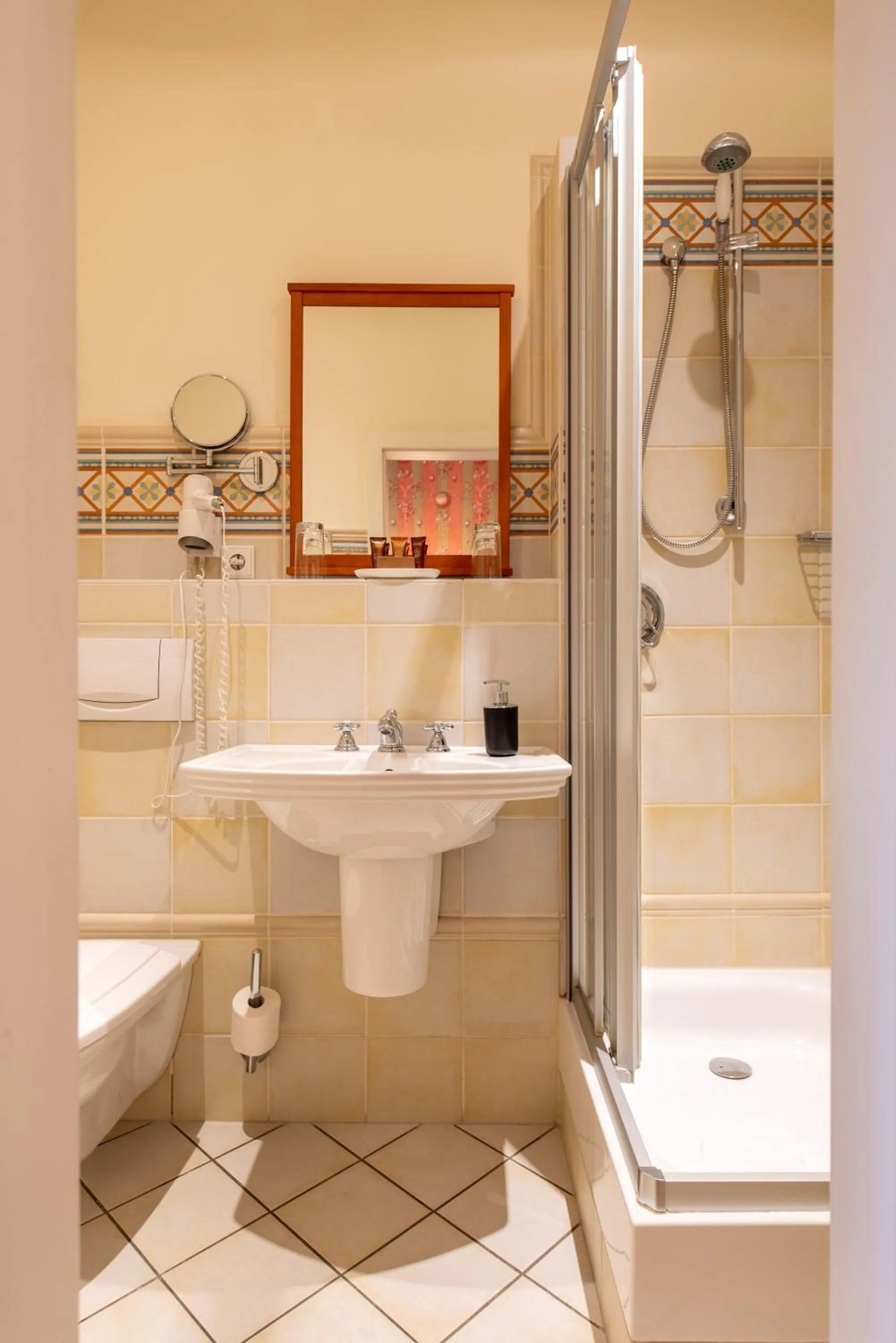 Bathroom in Gästehaus Schloss Saareck